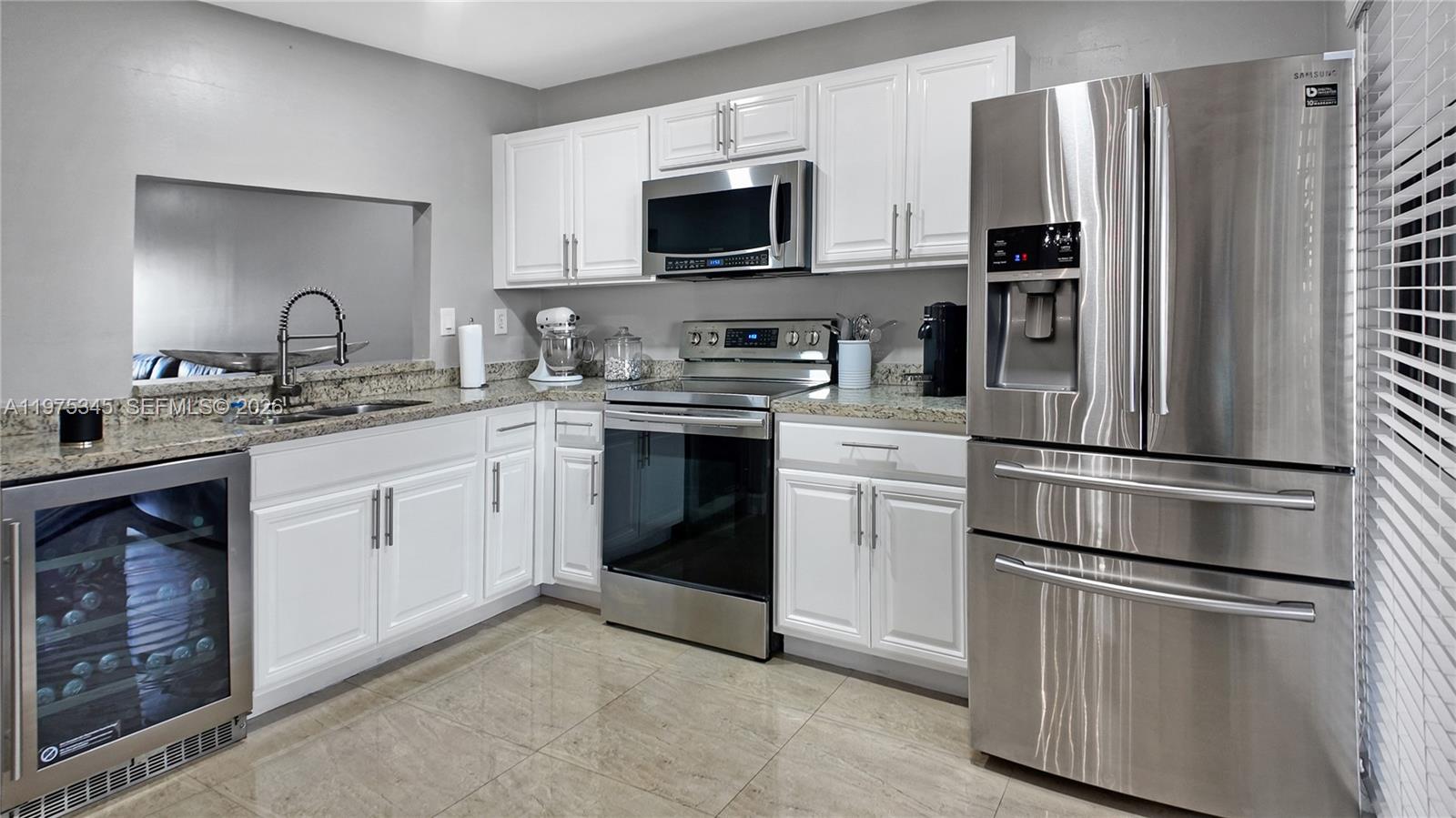 TOWNHOMES OF COUNTRY LAKE - Residential