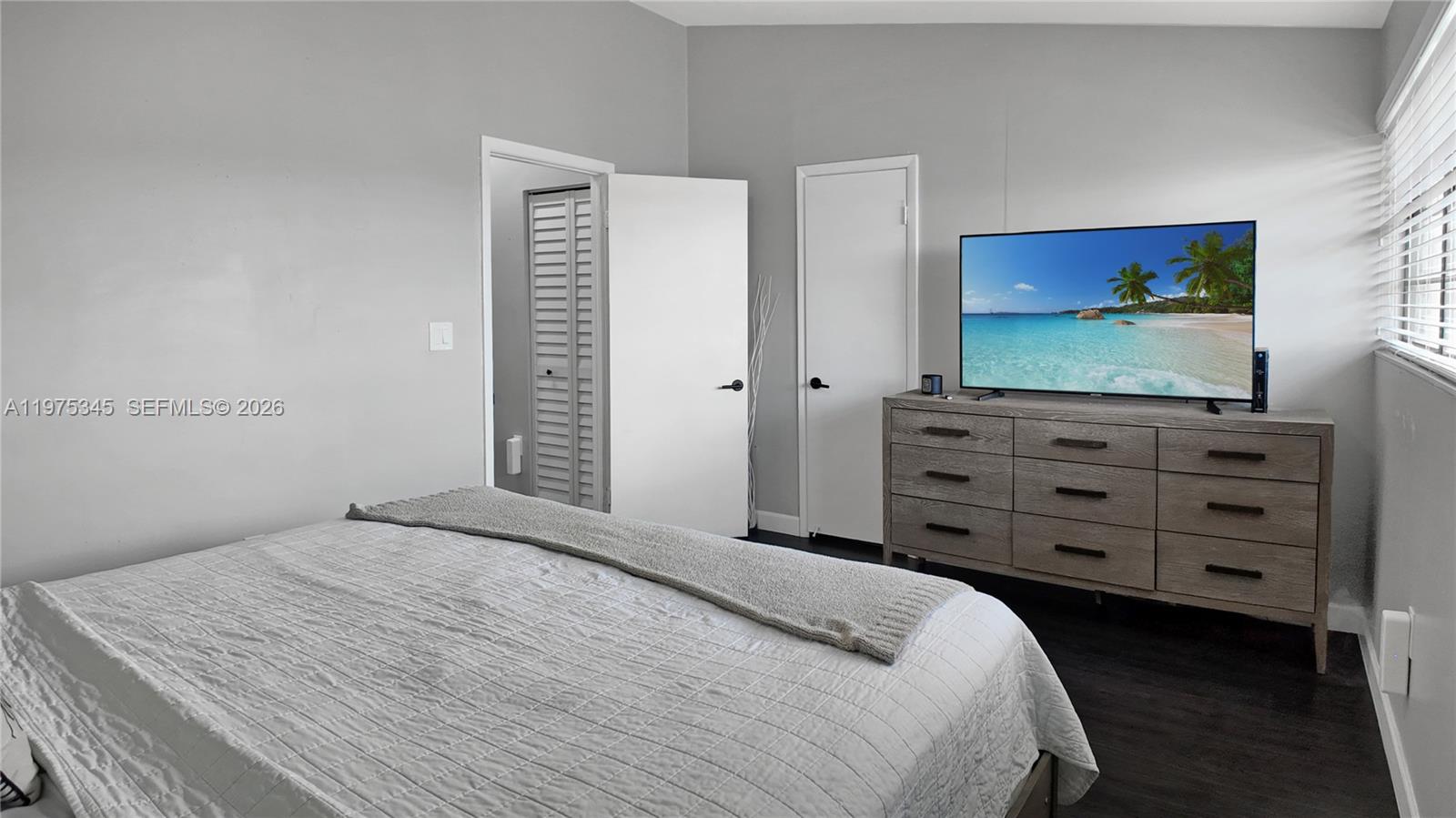 TOWNHOMES OF COUNTRY LAKE - Residential