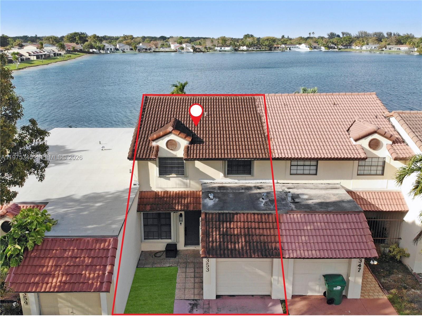 TOWNHOMES OF COUNTRY LAKE - Residential