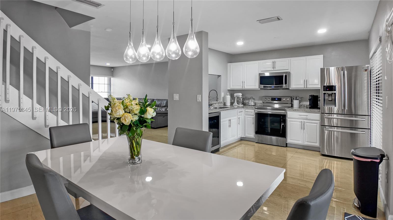 TOWNHOMES OF COUNTRY LAKE - Residential