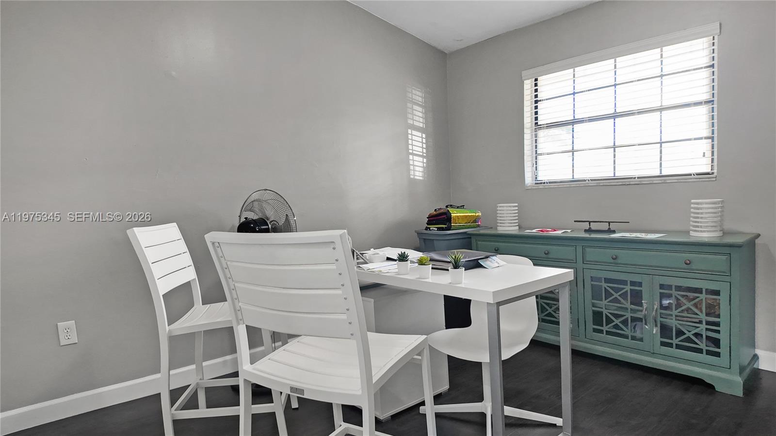 TOWNHOMES OF COUNTRY LAKE - Residential