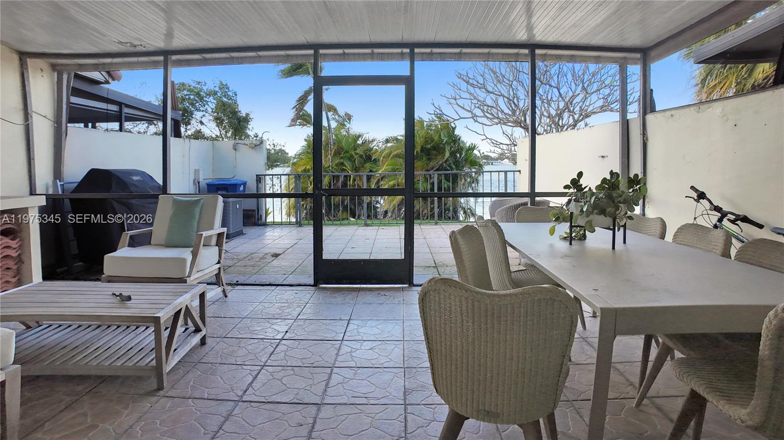 TOWNHOMES OF COUNTRY LAKE - Residential