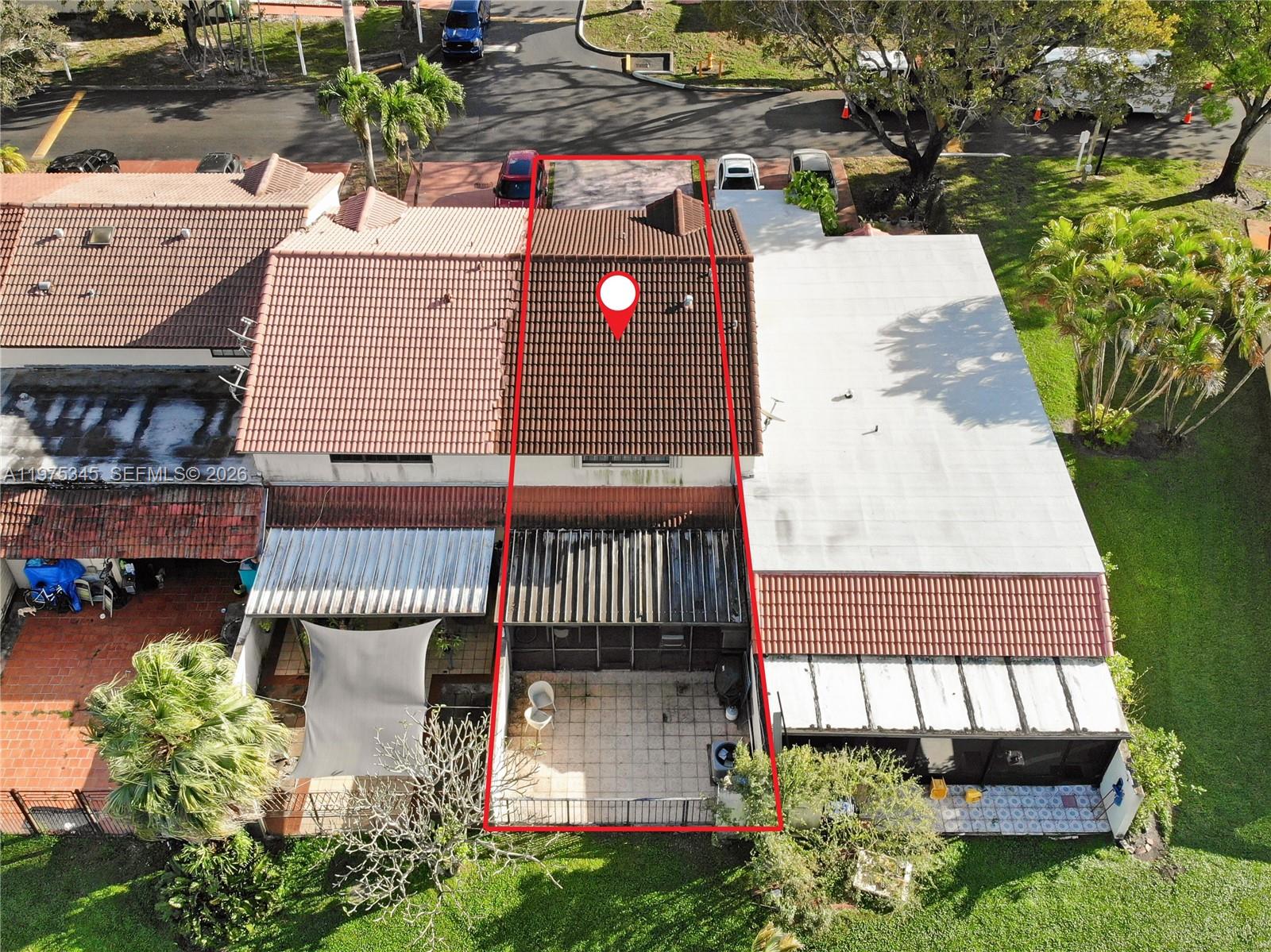 TOWNHOMES OF COUNTRY LAKE - Residential