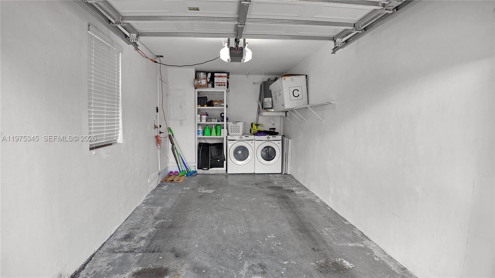 TOWNHOMES OF COUNTRY LAKE - Residential