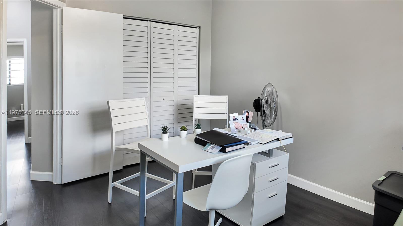 TOWNHOMES OF COUNTRY LAKE - Residential