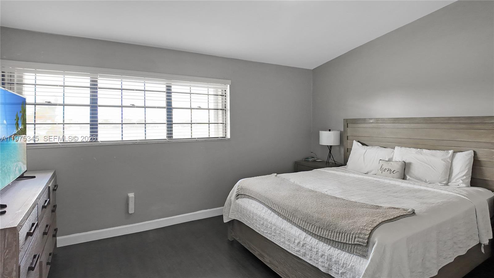 TOWNHOMES OF COUNTRY LAKE - Residential