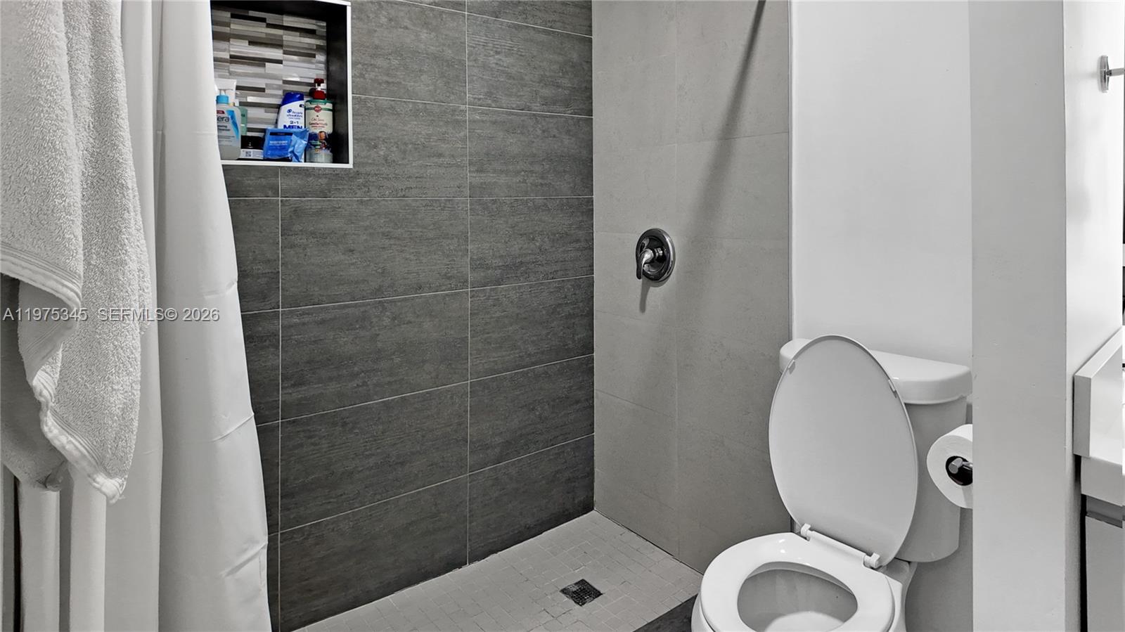 TOWNHOMES OF COUNTRY LAKE - Residential