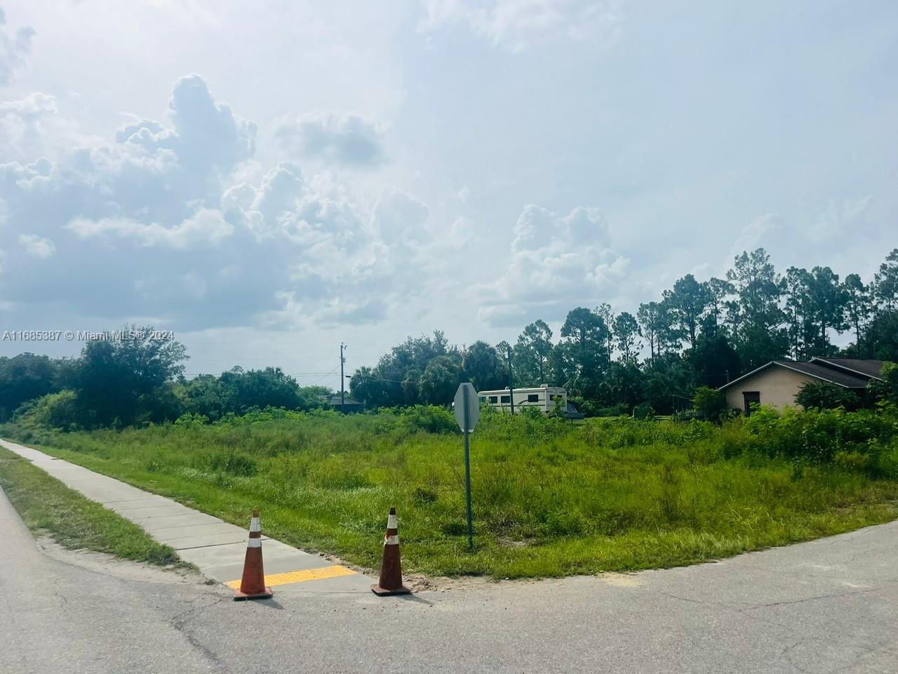 LEHIGH ACRES UNIT 9 BLK 32 - Land