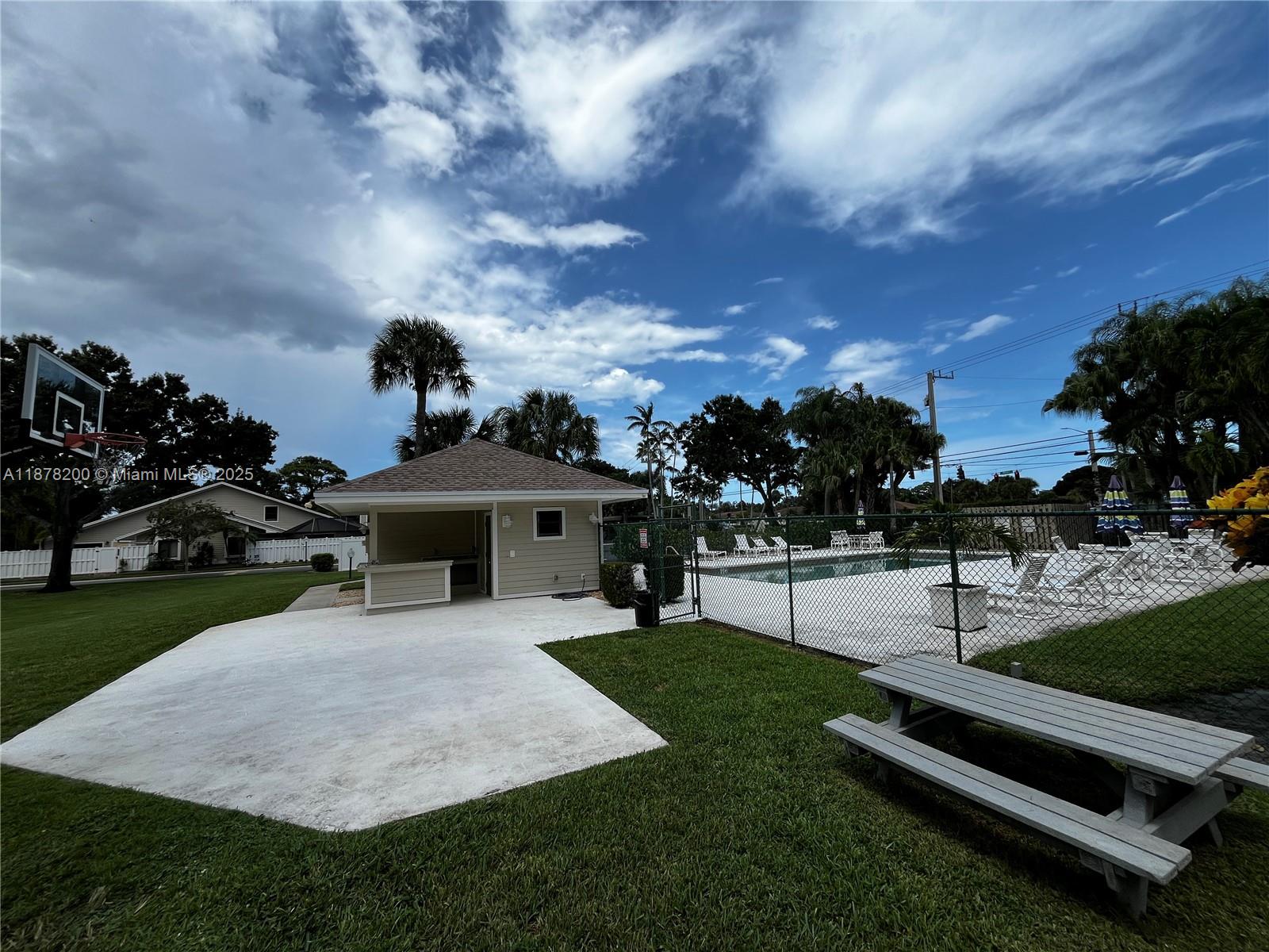 SUMMER WINDS OF JUPITER - Residential