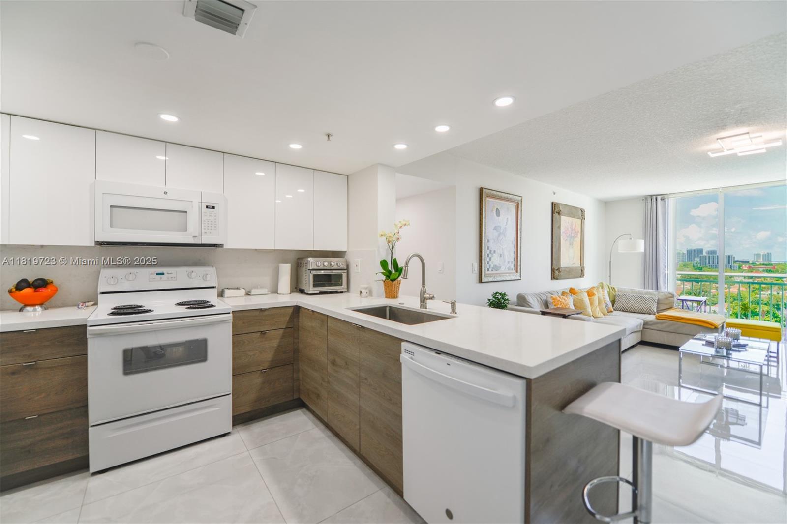 THE ASTON CONDO - Residential