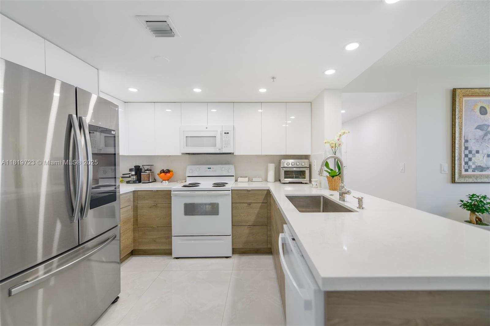 THE ASTON CONDO - Residential