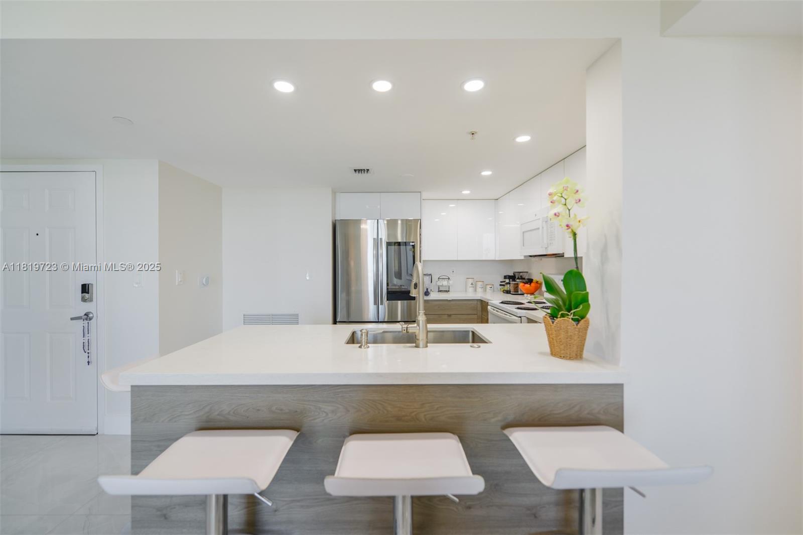 THE ASTON CONDO - Residential