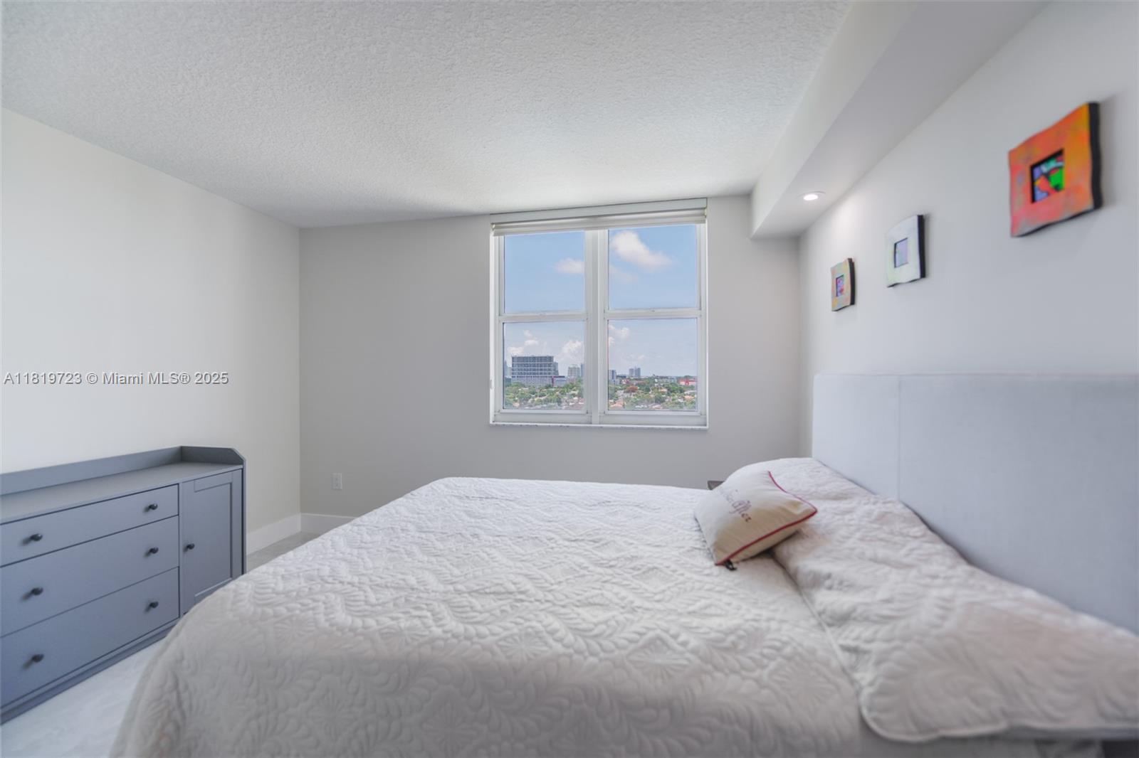 THE ASTON CONDO - Residential