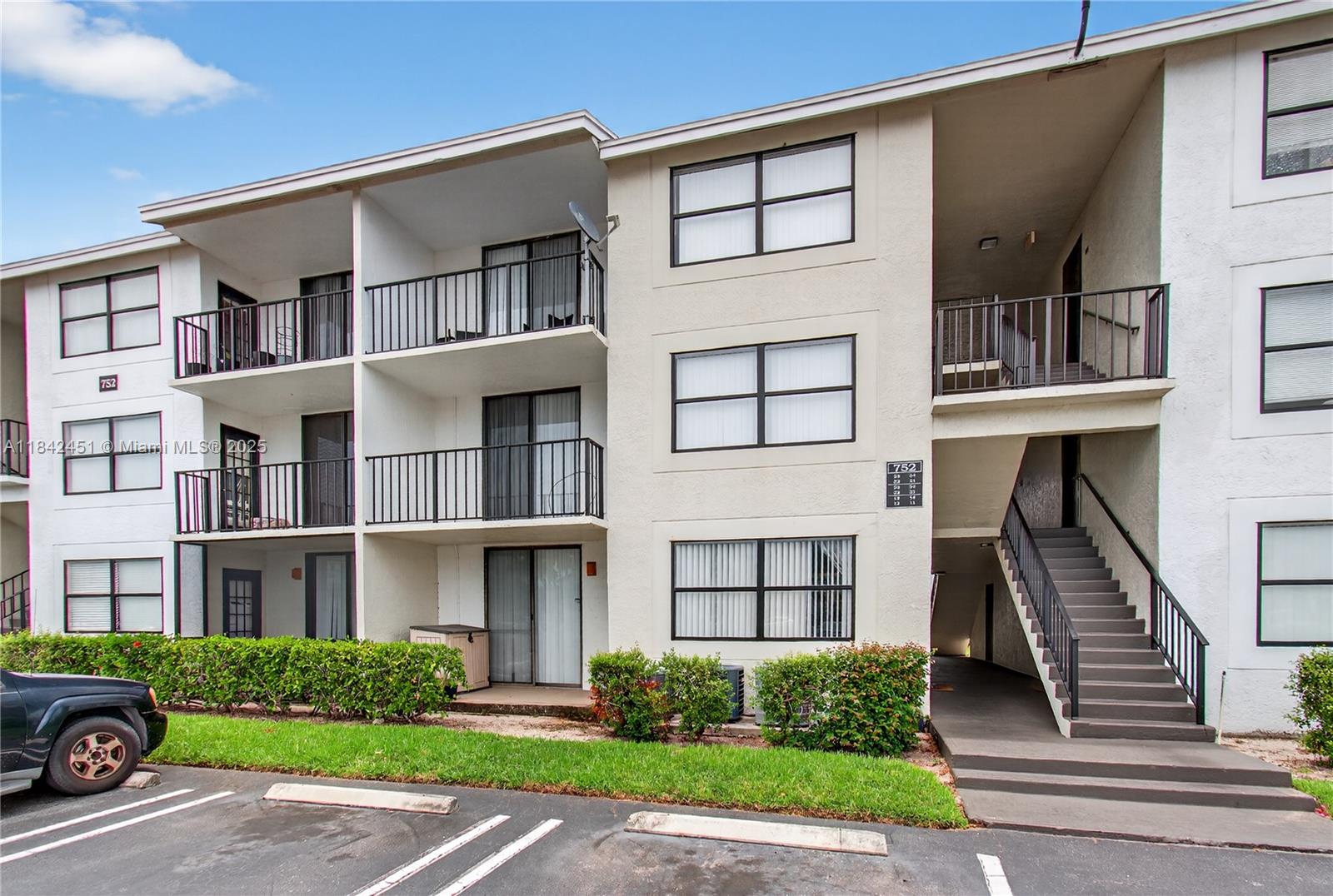 , West Palm Beach, FL, 33401/$155,000 2 2461775004