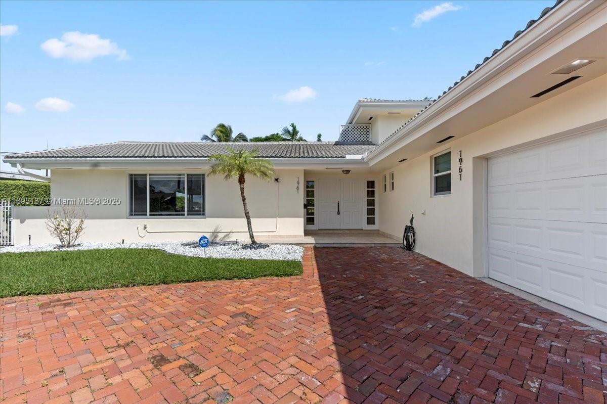View photos, virtual tours, details... 1961 NE 188th St