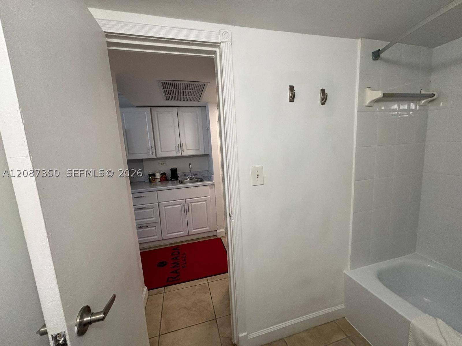 19201 Collins Ave 747