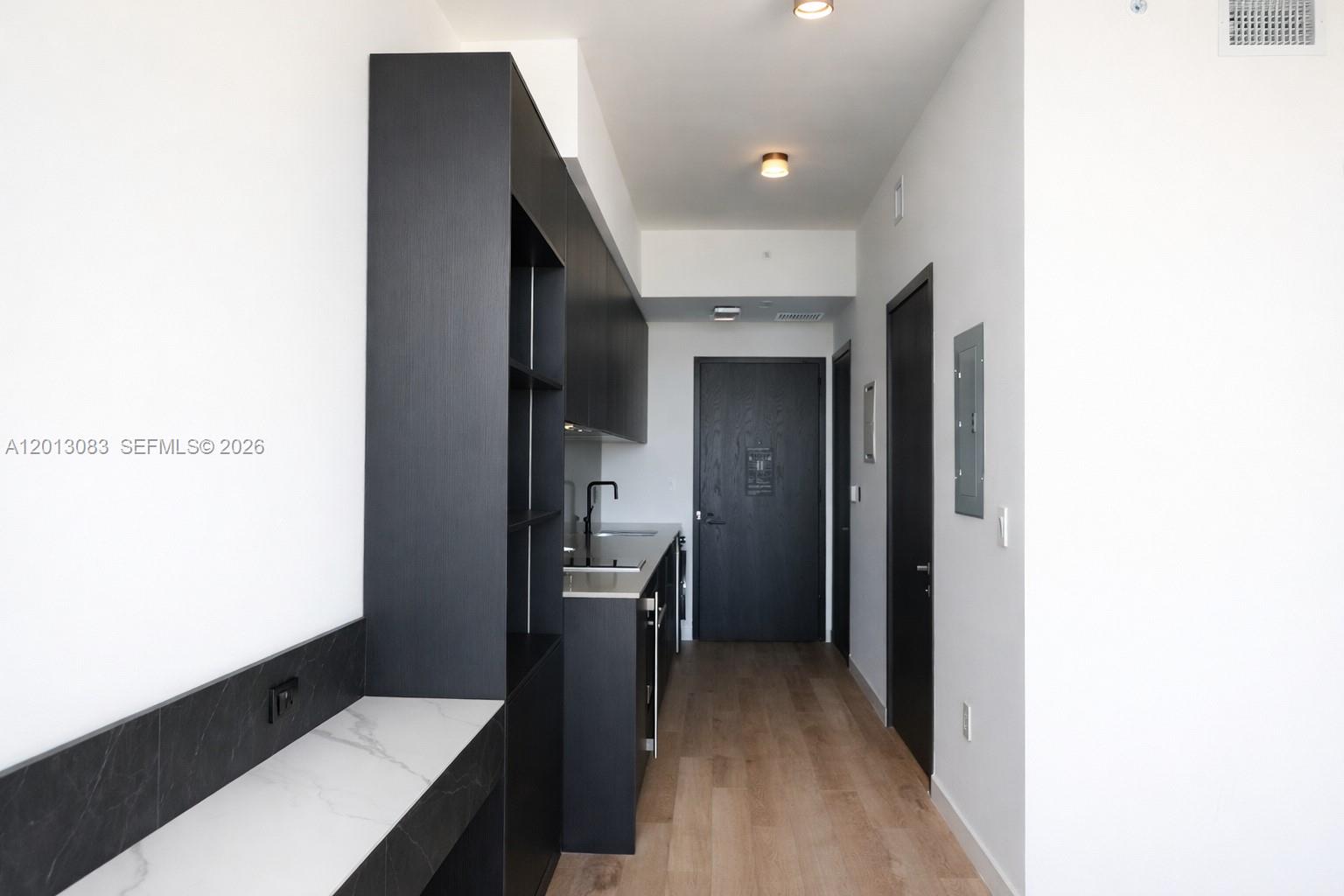 E11EVEN RESIDENCES - Residential