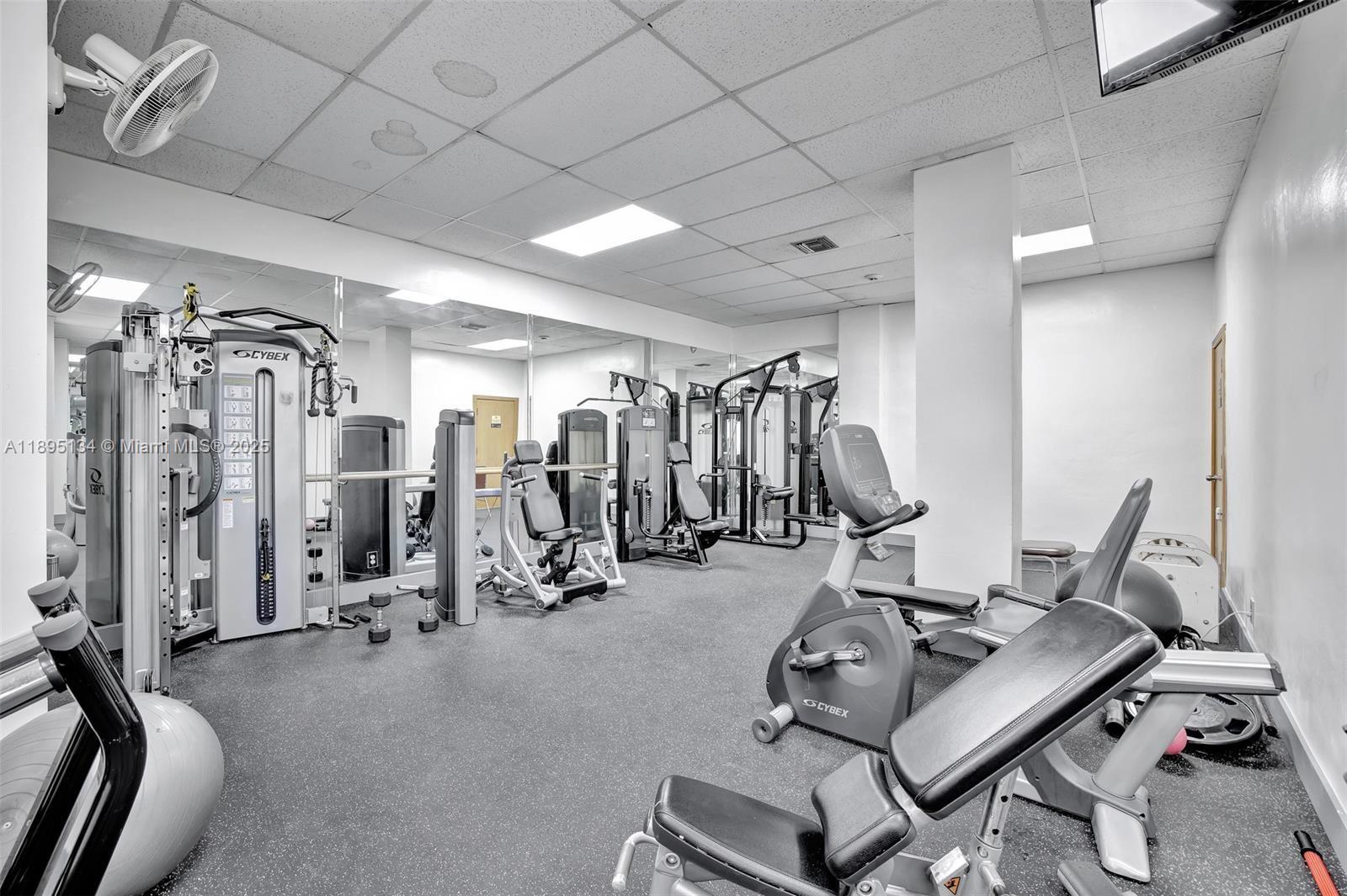 HALLMARK OF HOLLYWOOD CON - Residential Lease