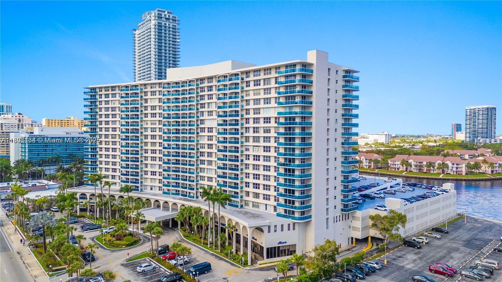 HALLMARK OF HOLLYWOOD CON - Residential Lease