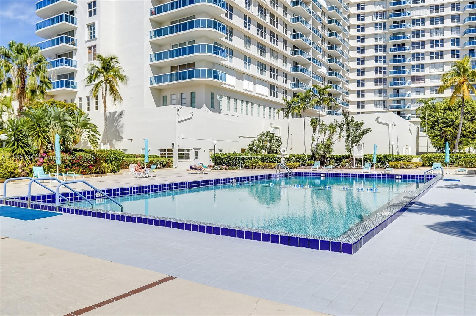 HALLMARK OF HOLLYWOOD CON - Residential Lease