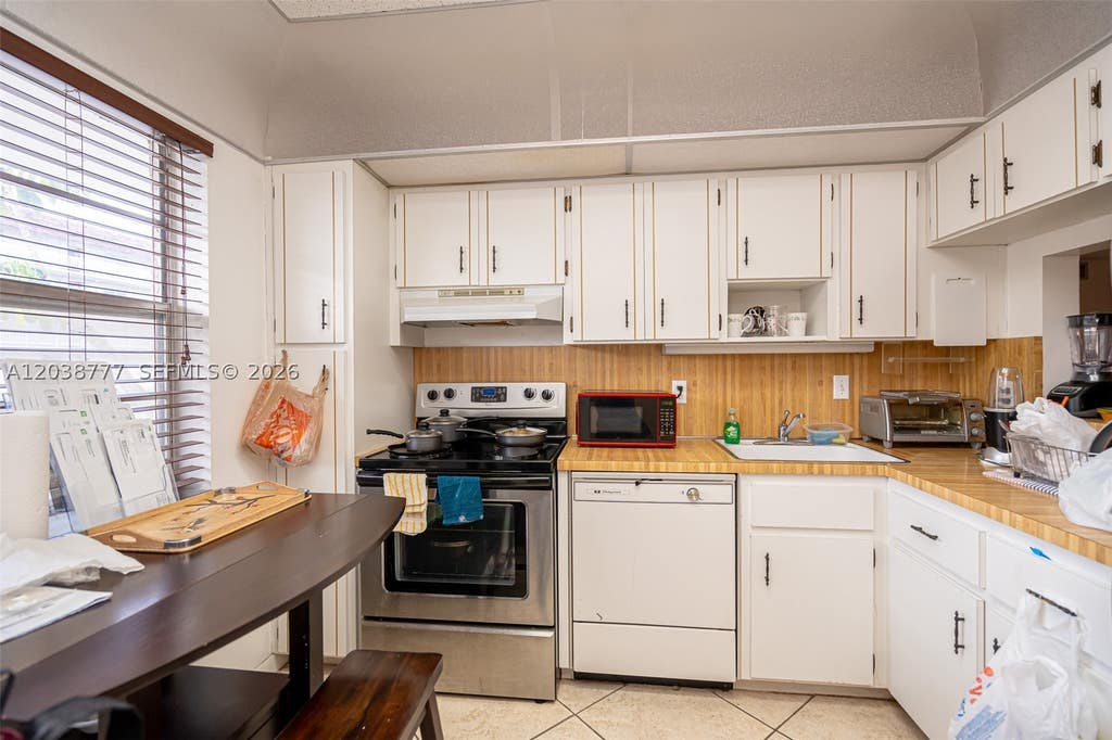 Photo of 3531 Inverrary Dr #108, Lauderhill, FL 33319 (MLS # A12038777)