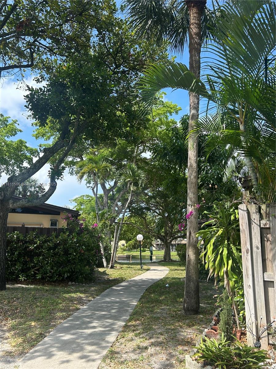 322 Briarwood Cir 1-17