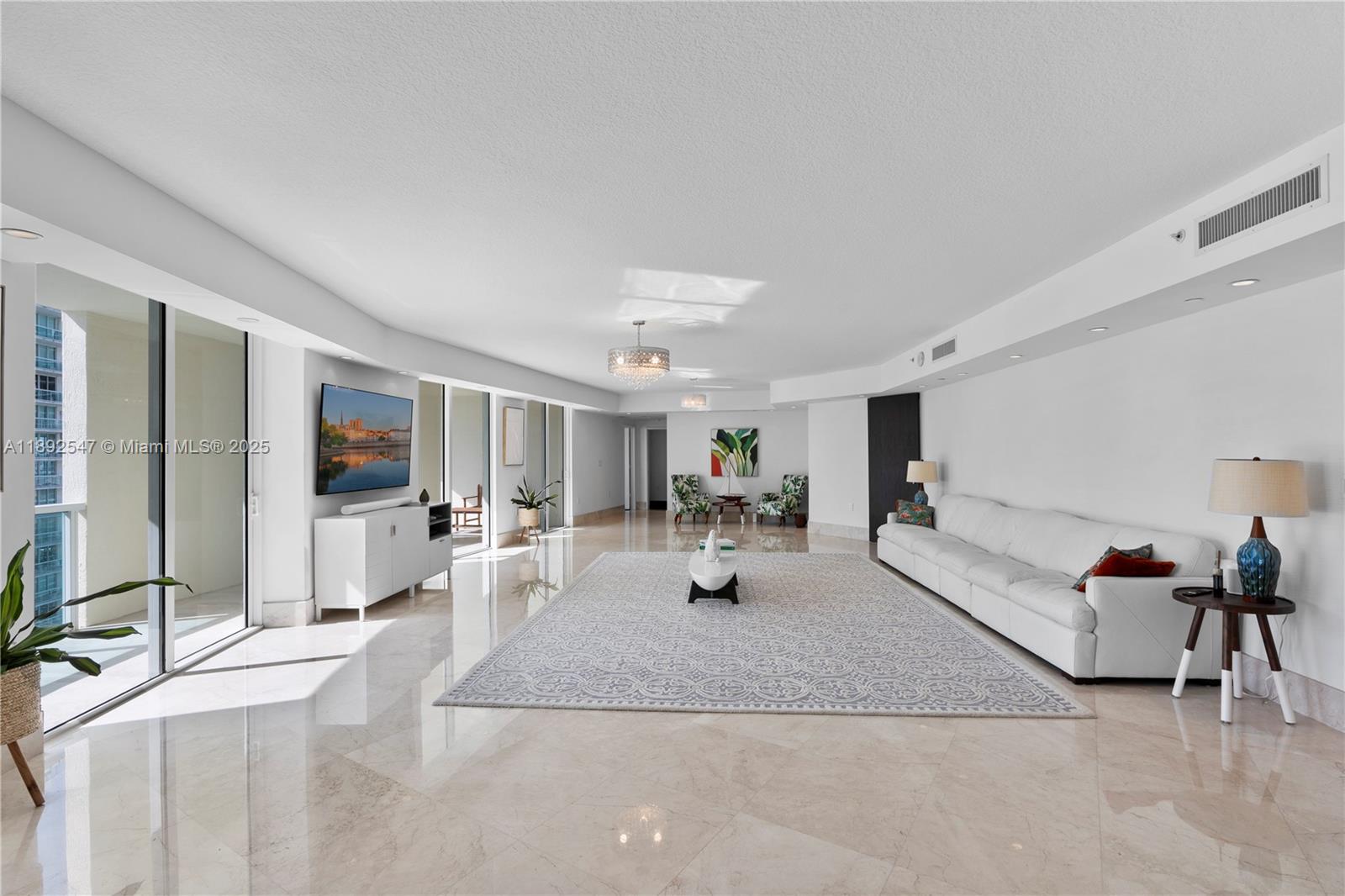 ST TROPEZ ON THE BAY II C - Residential Lease
