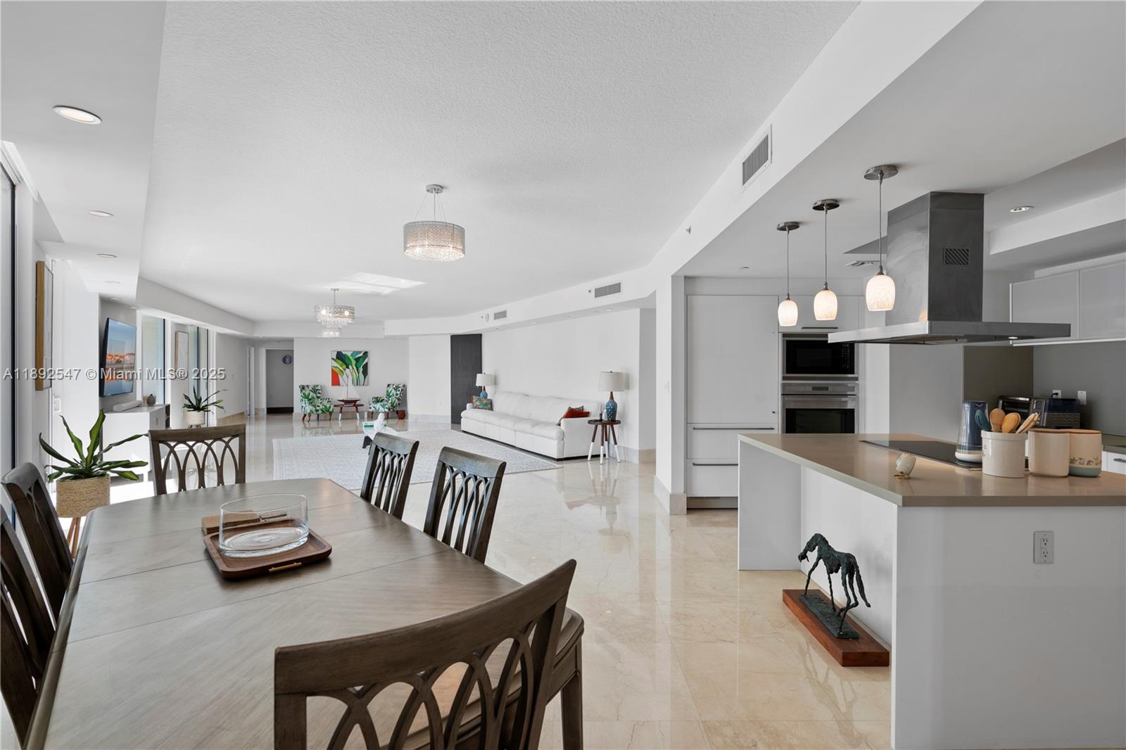 ST TROPEZ ON THE BAY II C - Residential Lease