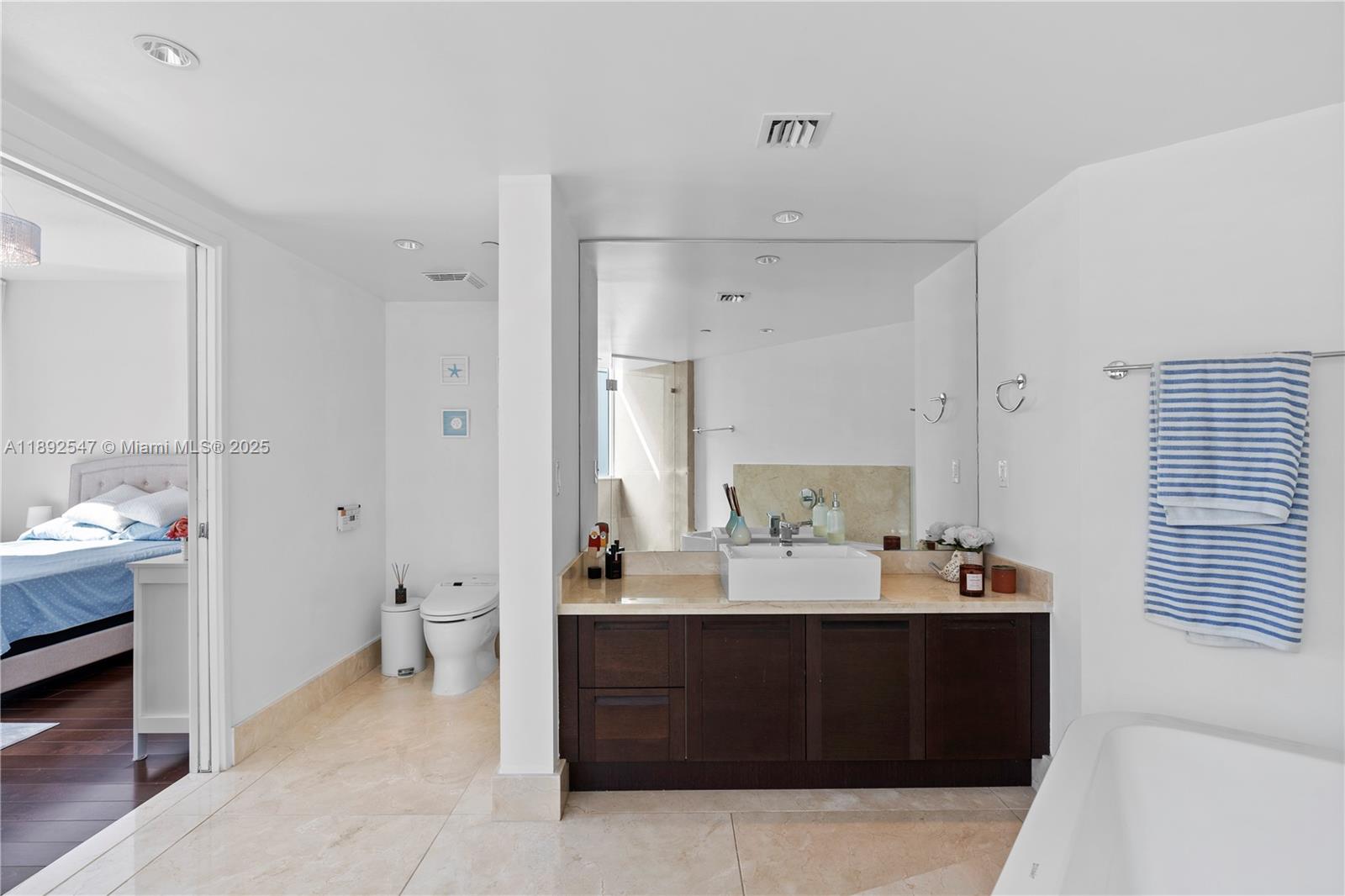 ST TROPEZ ON THE BAY II C - Residential Lease