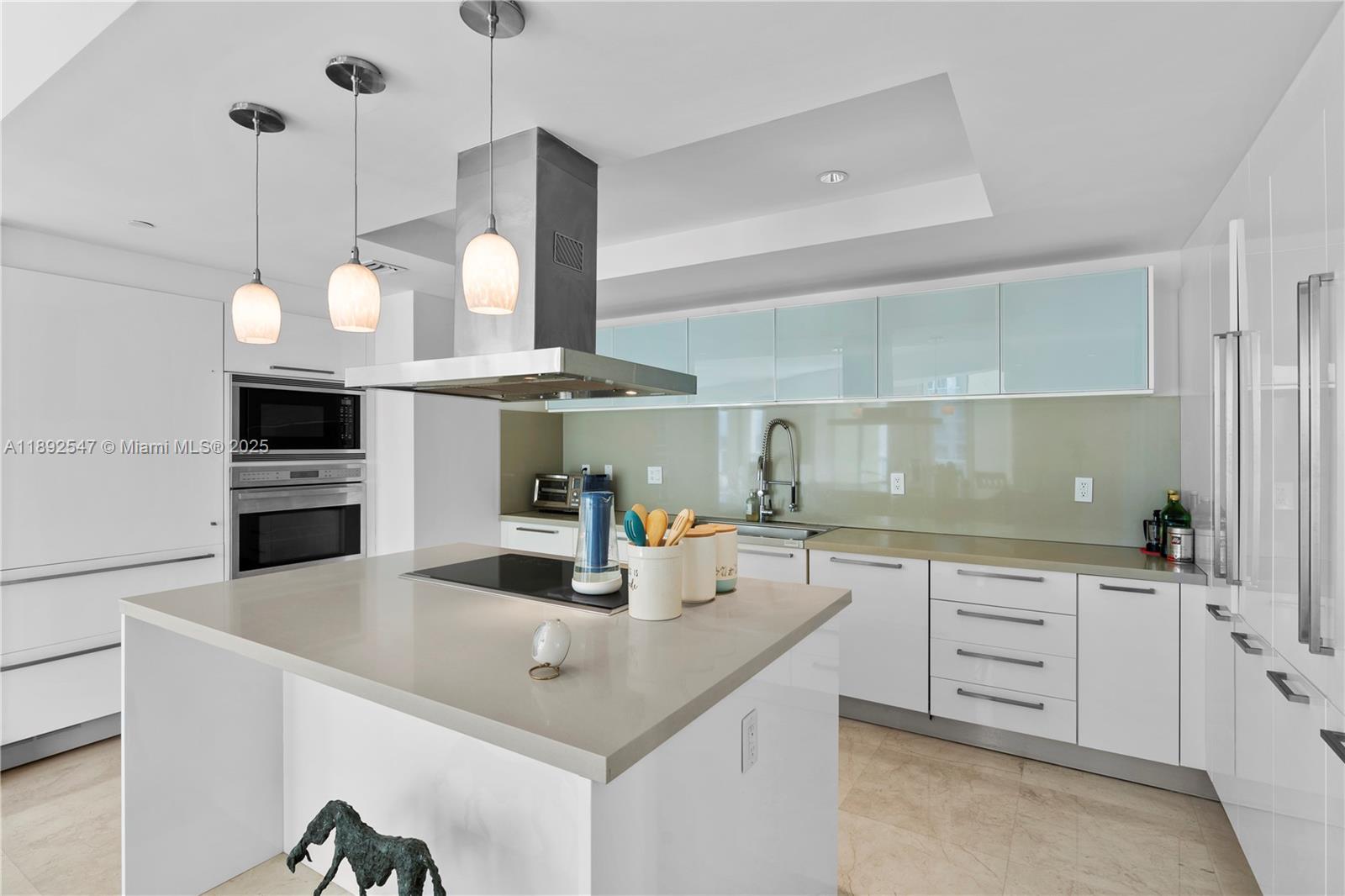 ST TROPEZ ON THE BAY II C - Residential Lease