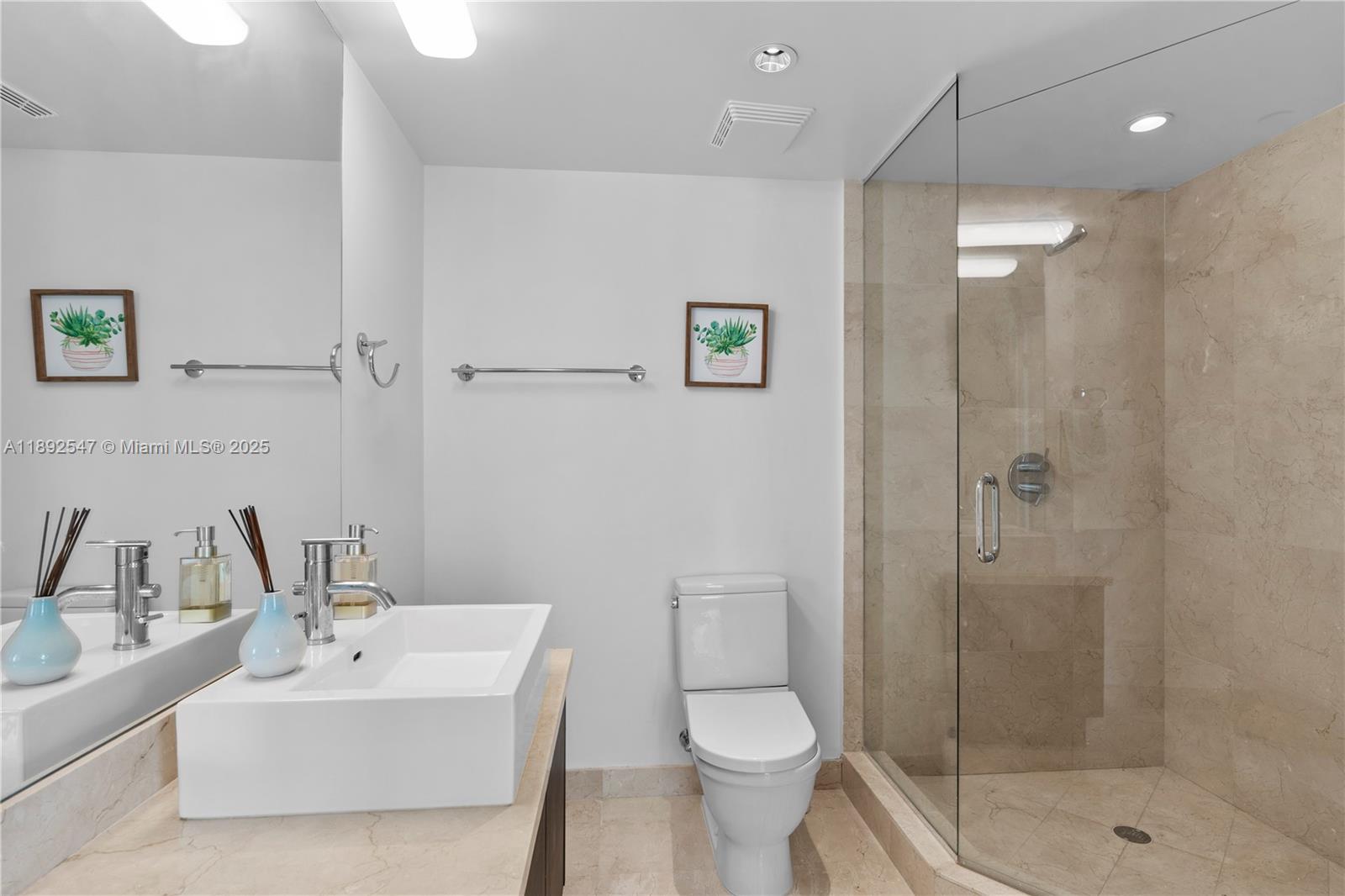 ST TROPEZ ON THE BAY II C - Residential Lease