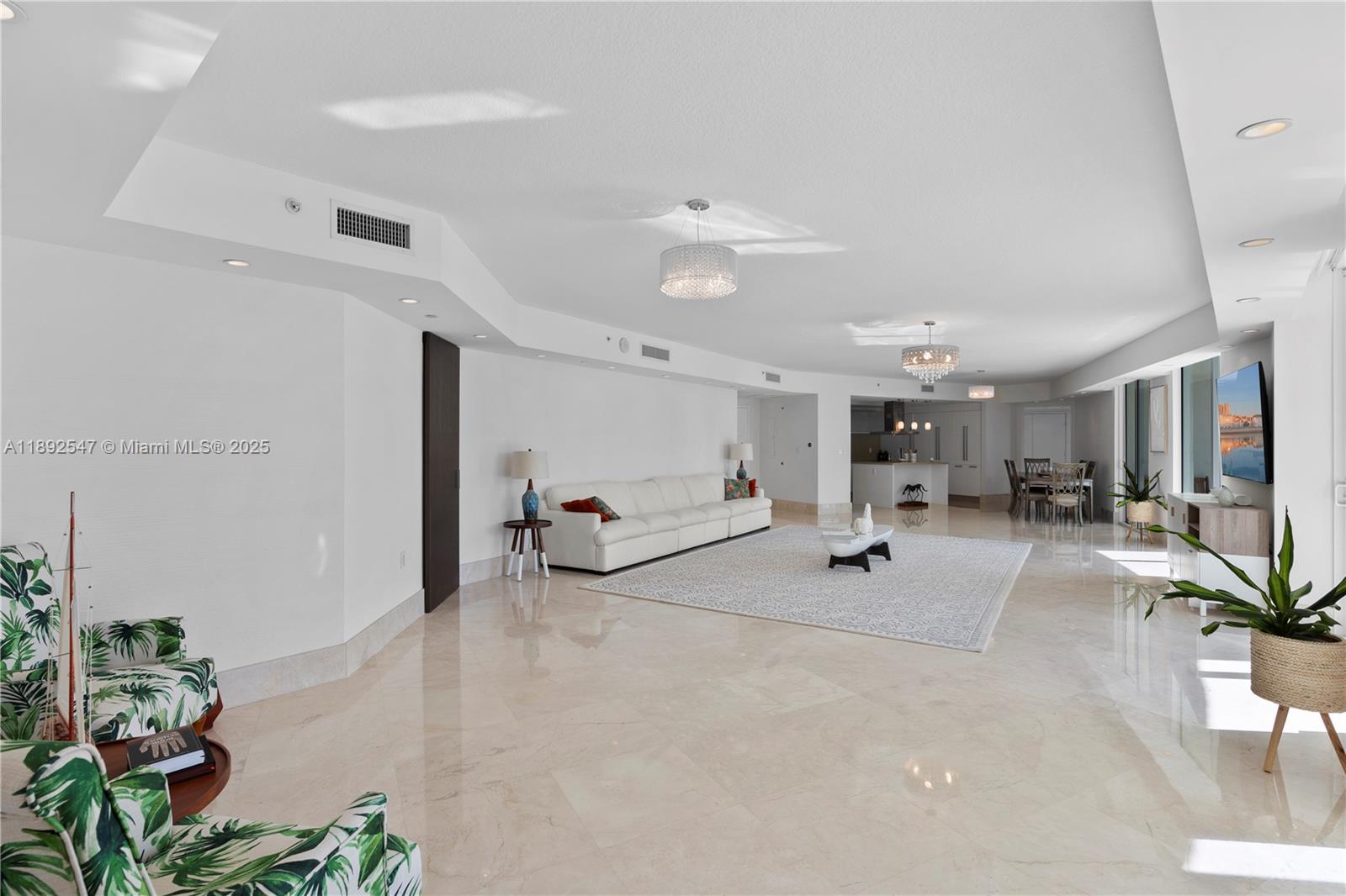 ST TROPEZ ON THE BAY II C - Residential Lease