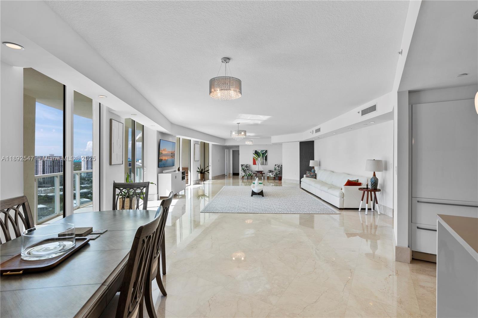 ST TROPEZ ON THE BAY II C - Residential Lease