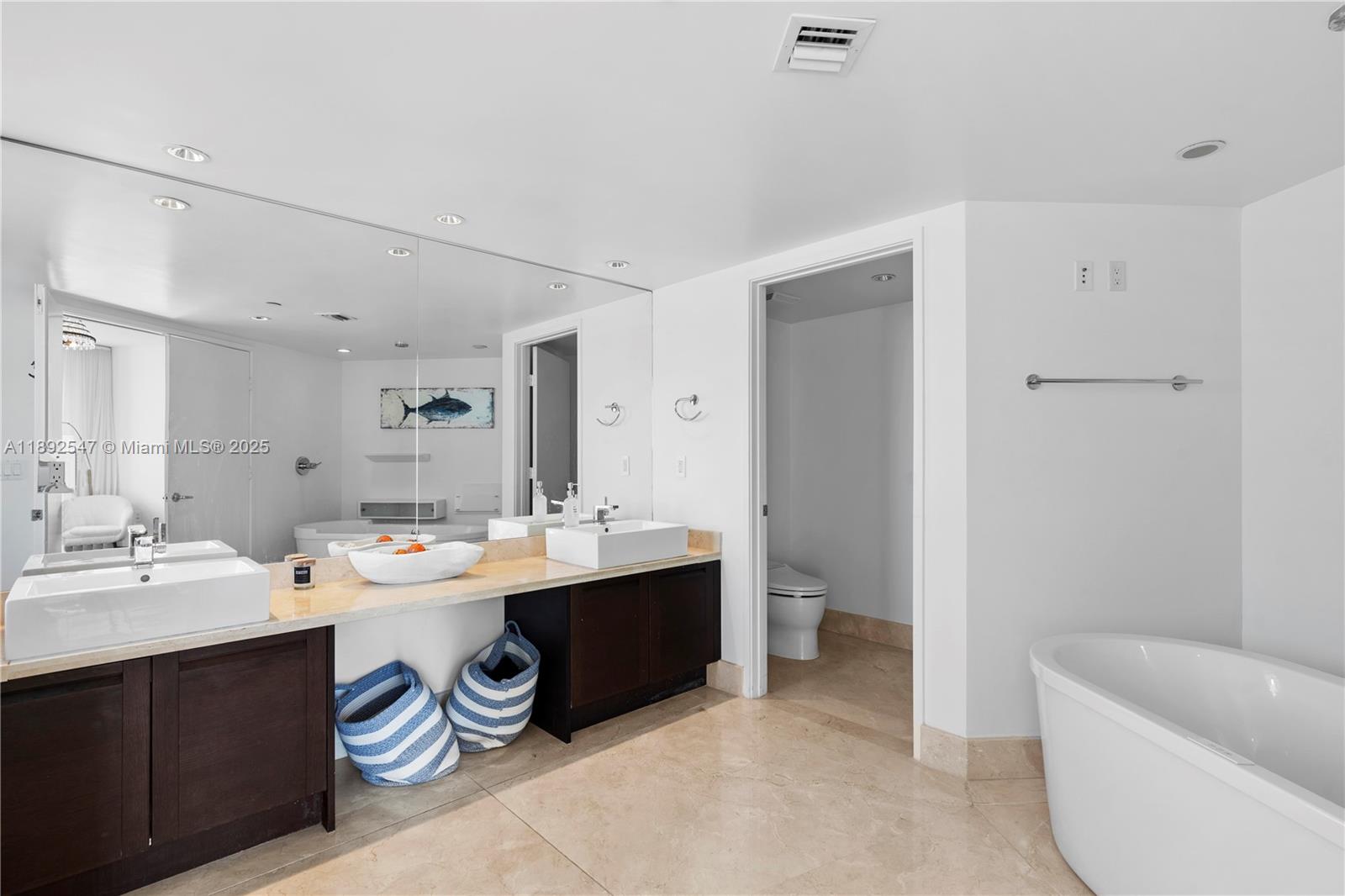 ST TROPEZ ON THE BAY II C - Residential Lease