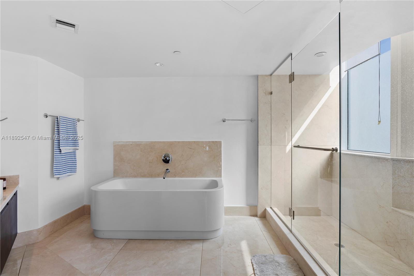 ST TROPEZ ON THE BAY II C - Residential Lease