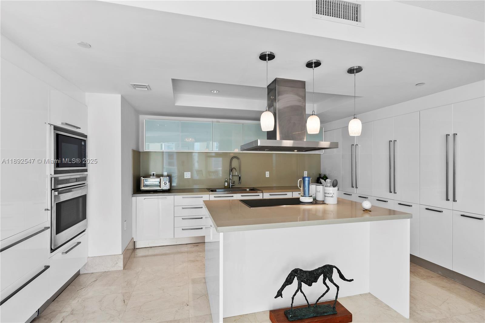 ST TROPEZ ON THE BAY II C - Residential Lease