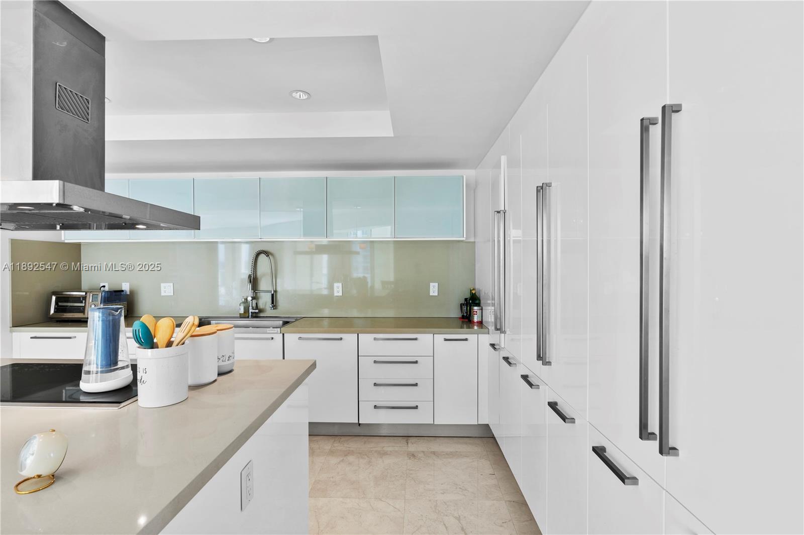 ST TROPEZ ON THE BAY II C - Residential Lease