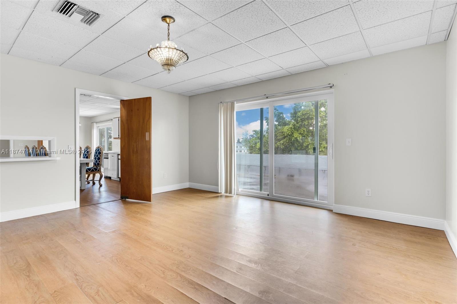 NARANJA LAKES CONDO NO 5 - Residential