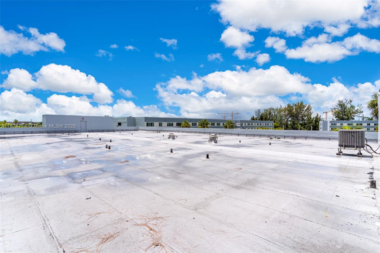 NARANJA LAKES CONDO NO 5 - Residential