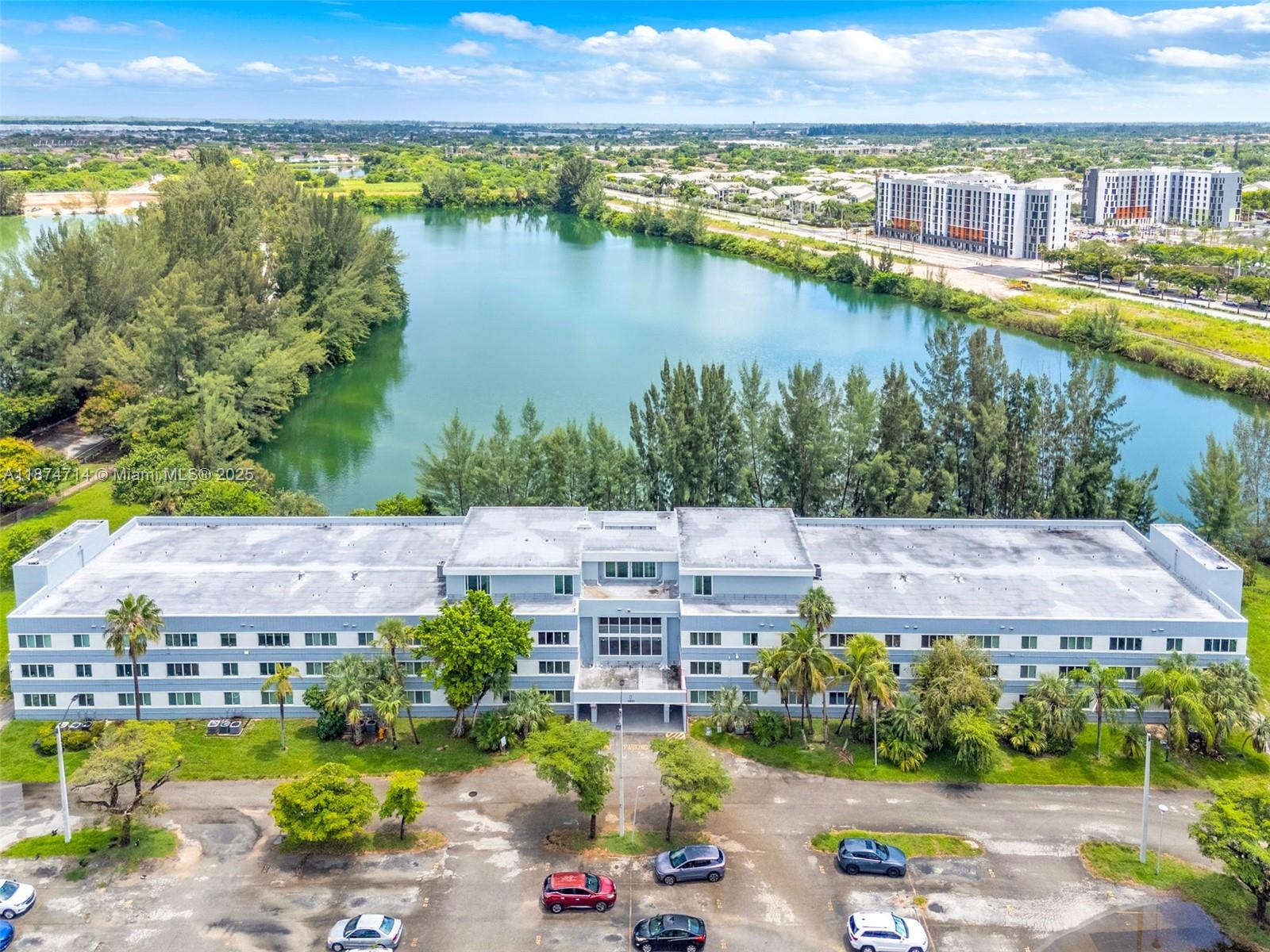 NARANJA LAKES CONDO NO 5 - Residential