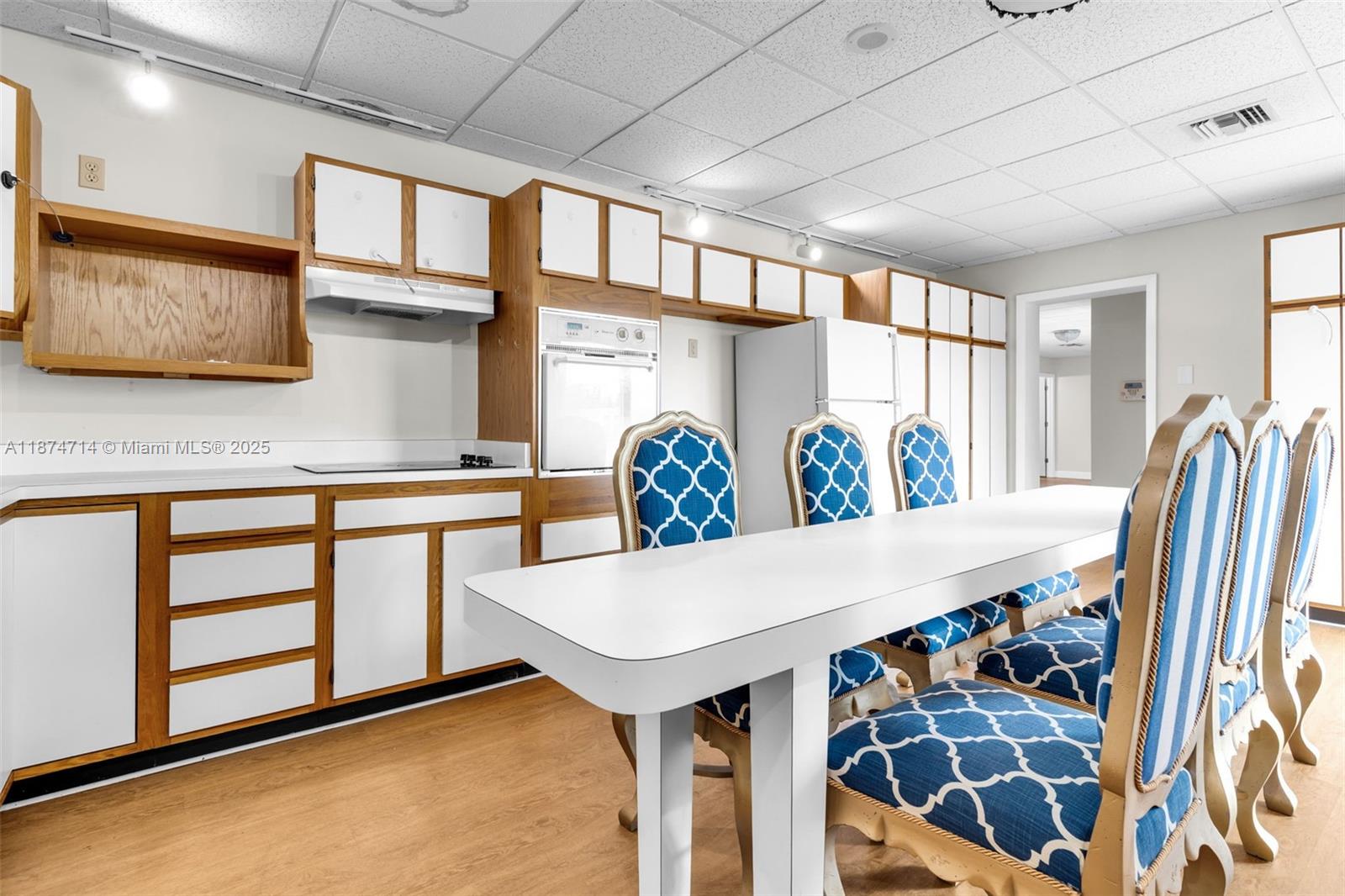 NARANJA LAKES CONDO NO 5 - Residential