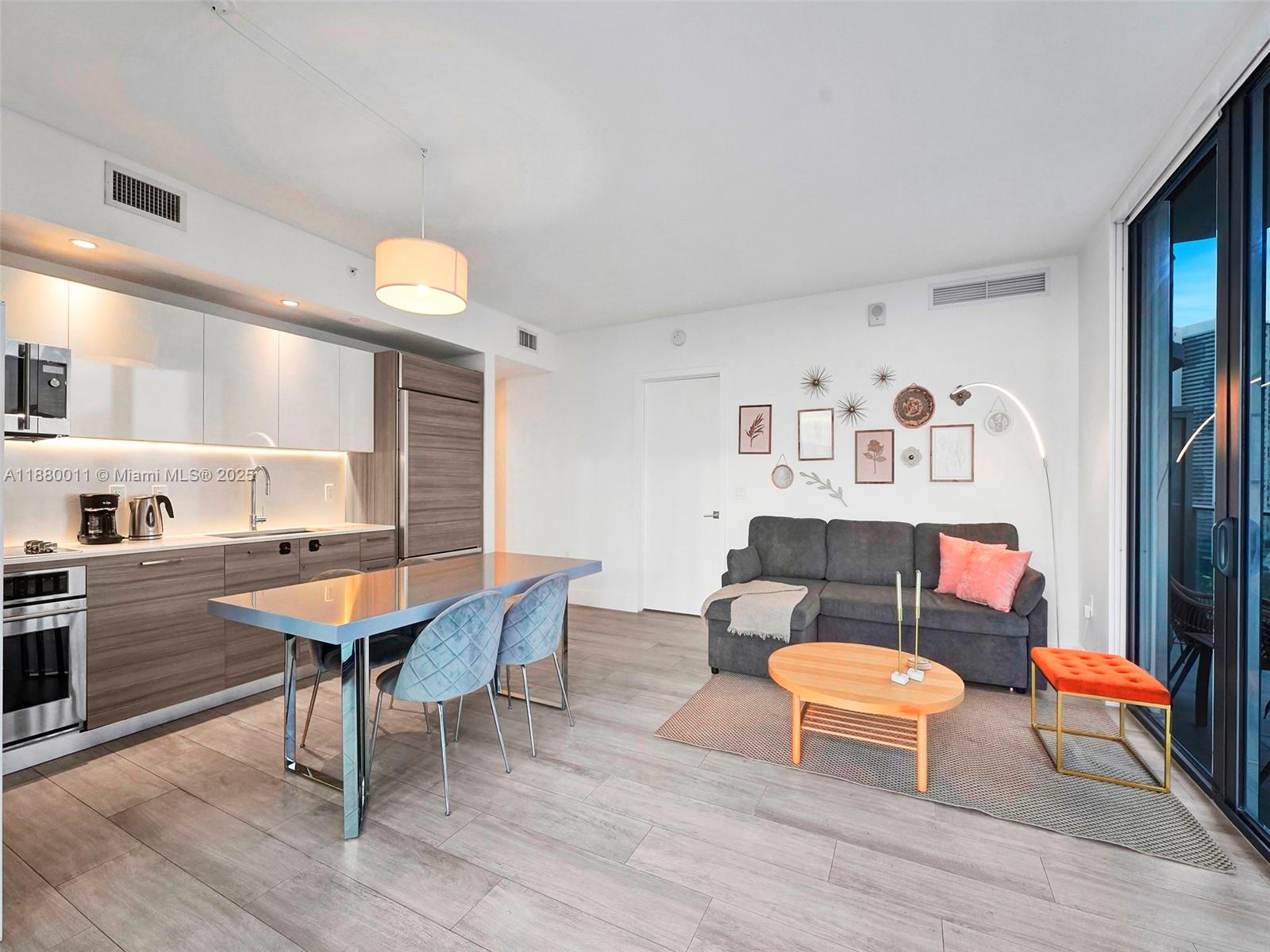 121 NE 34th St 1601