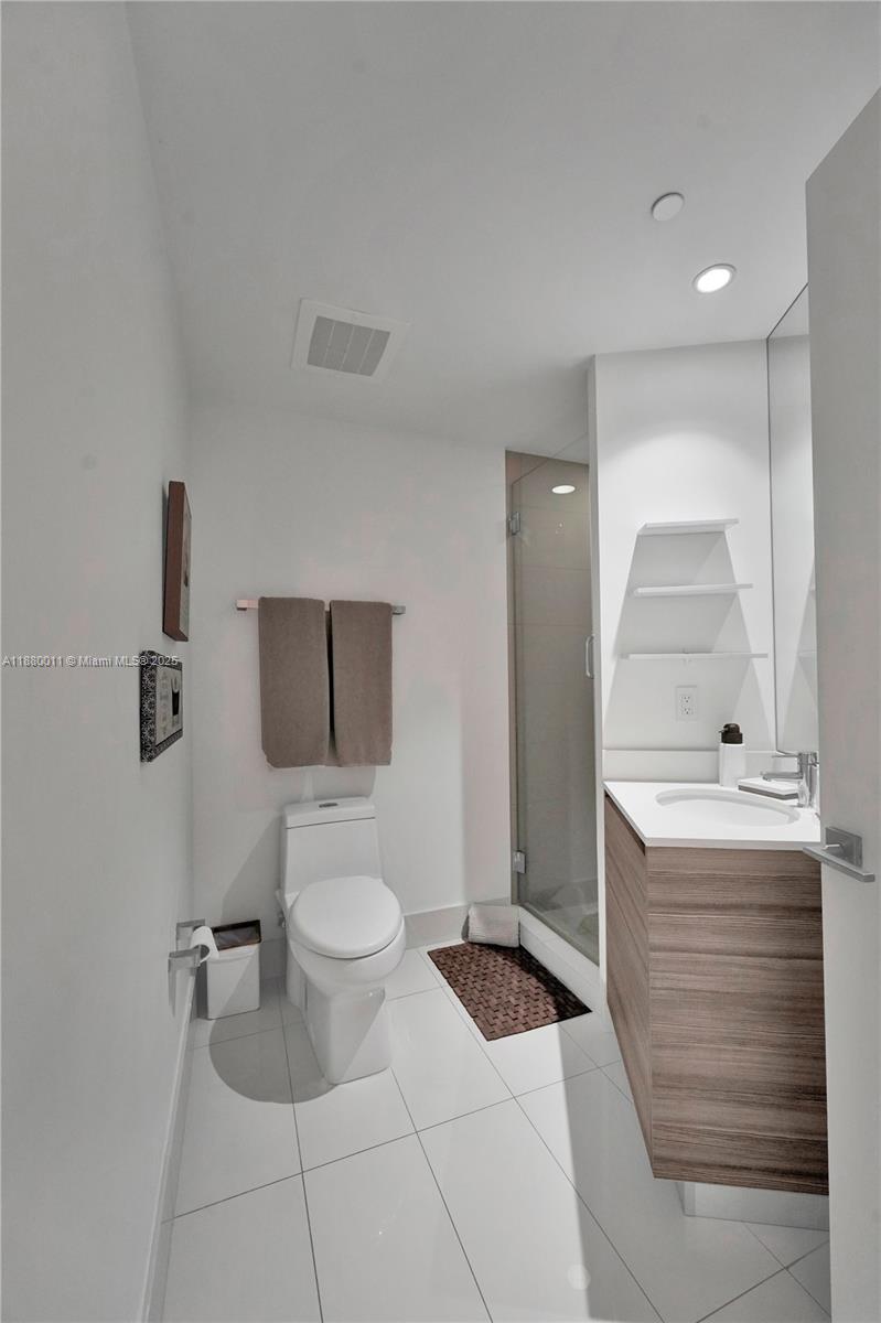 3401 MIDTOWN CONDO - Residential Lease