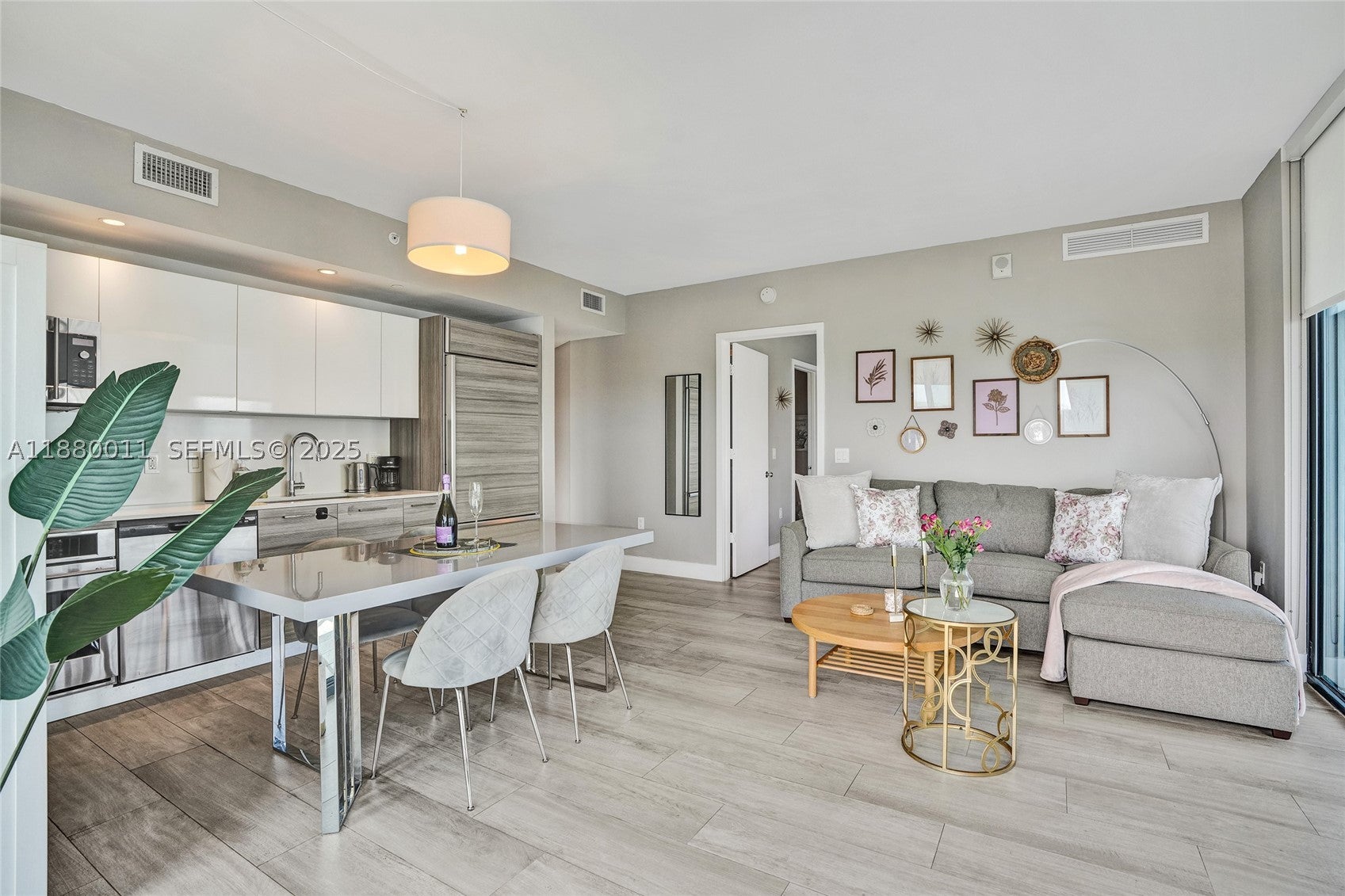 121 NE 34th St 1601