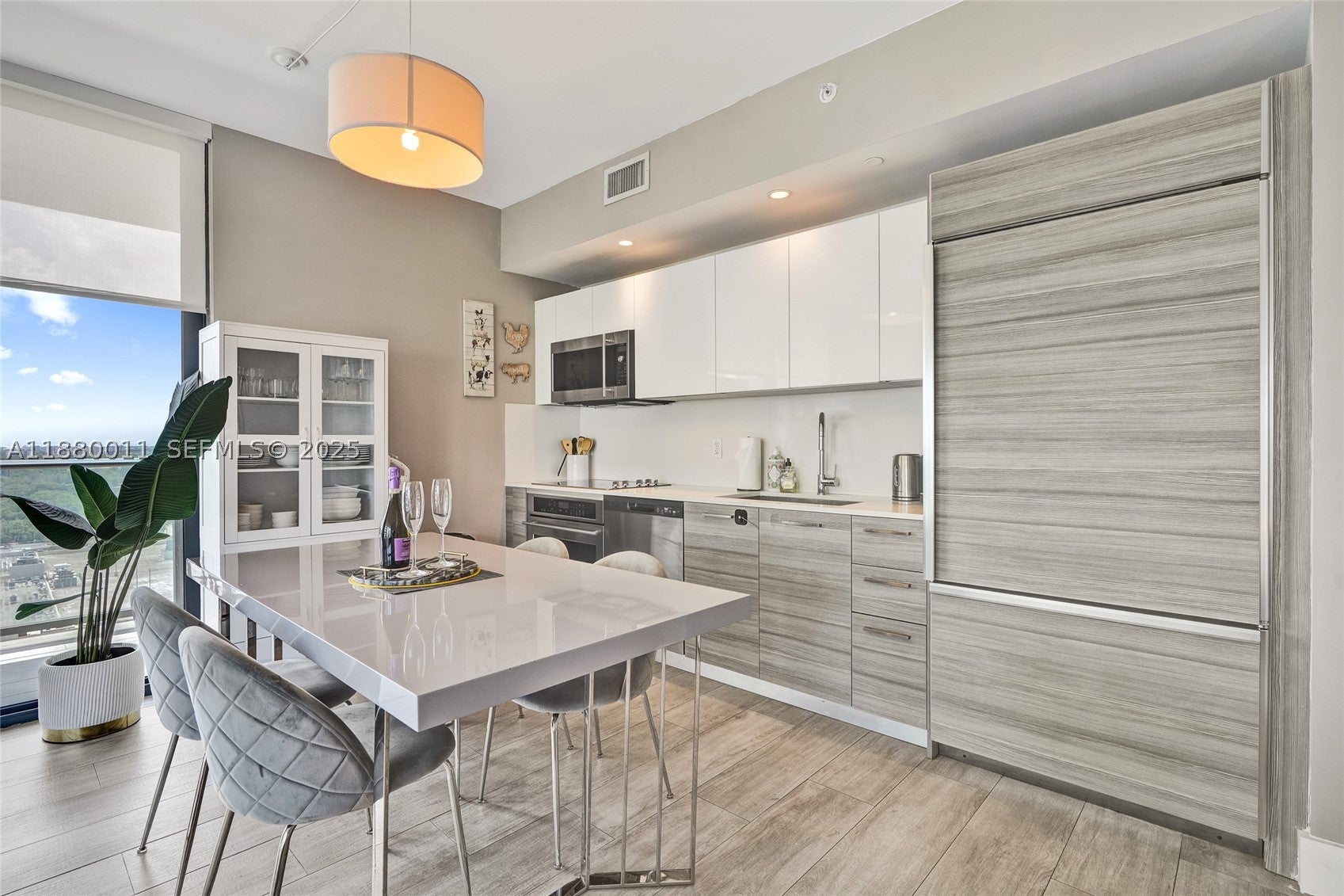121 NE 34th St 1601