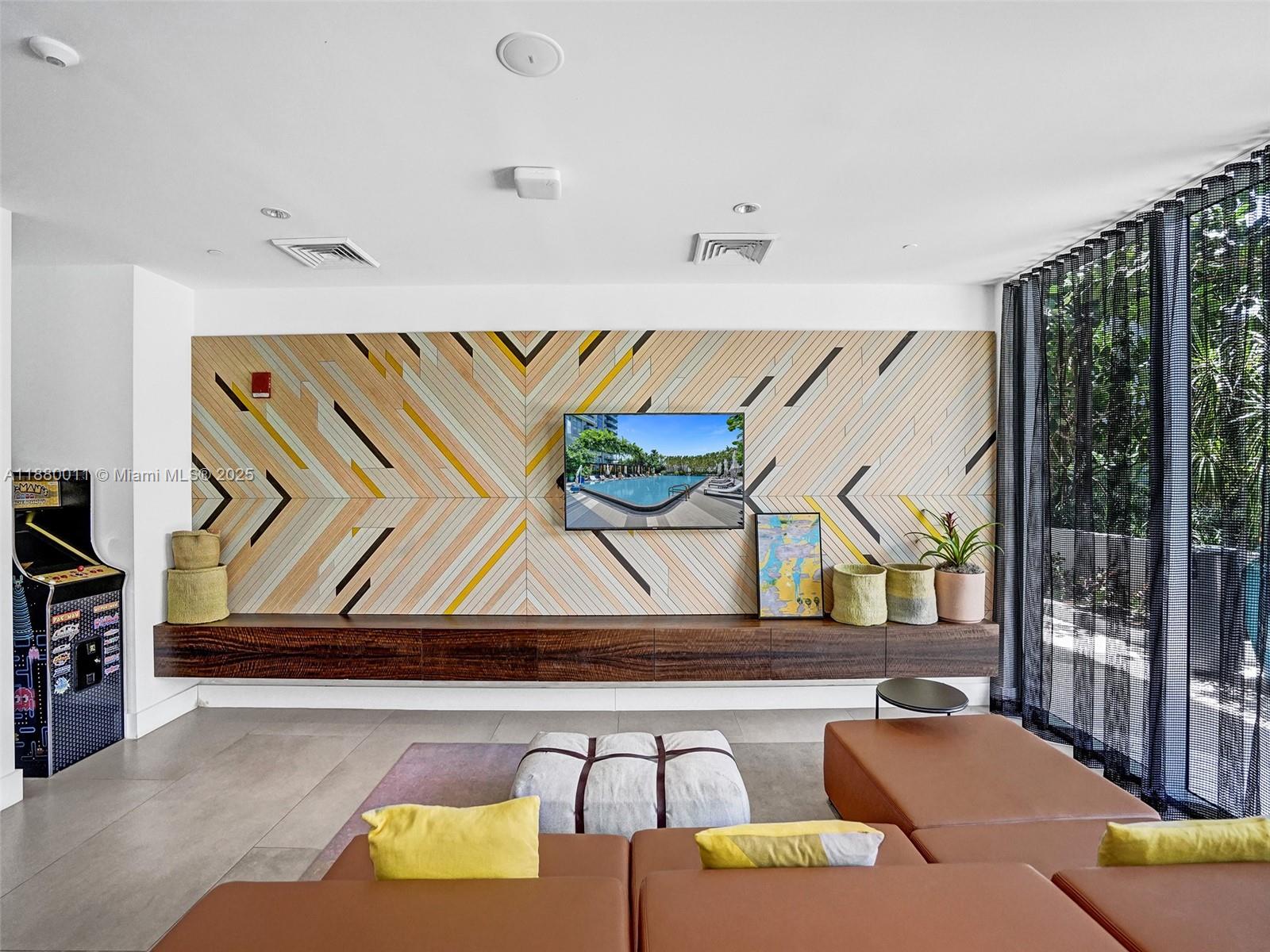 3401 MIDTOWN CONDO - Residential Lease