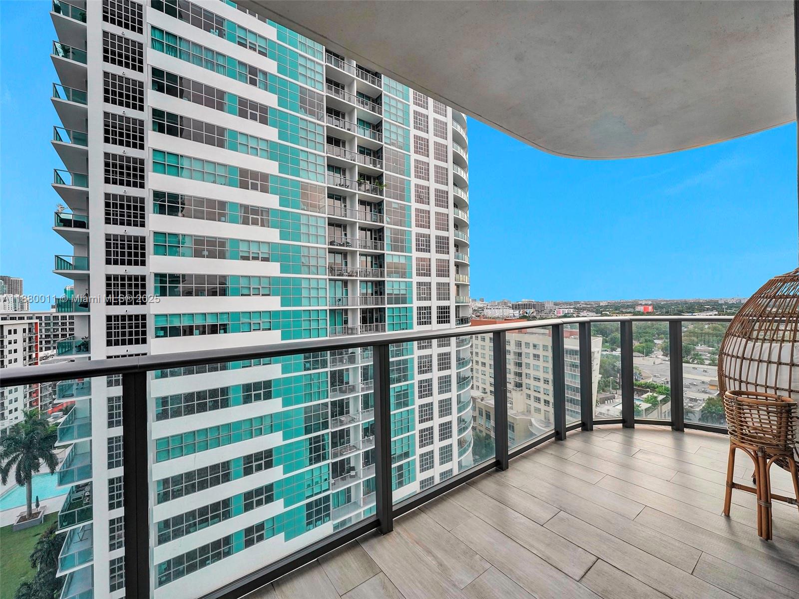 121 NE 34th St 1601