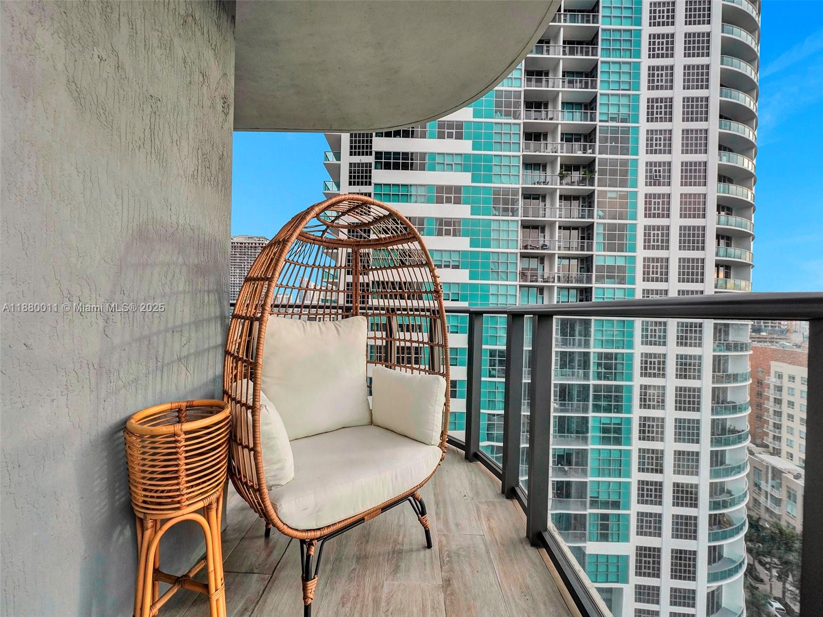 Hyde Suites & Residences Beautiful corner apartment 2 bed and 2bath with wrap-up balcony in Midtown/Art Area.
Gorgeous amenities, with health and wellness fitness center. Technogym/cardio updated machinery, Gym with
spinning studio and weight training equipment, Pilates balls, yoga mats, Spa with showers, steam rooms and
massage beds. Kids area and personal music. Media Room and business center . Pool lounge, Spa, Tennis court,
Mini golf area, amazing and famous restaurant "Salvaje". Very close to Design District. This unit can be rented
monthly.