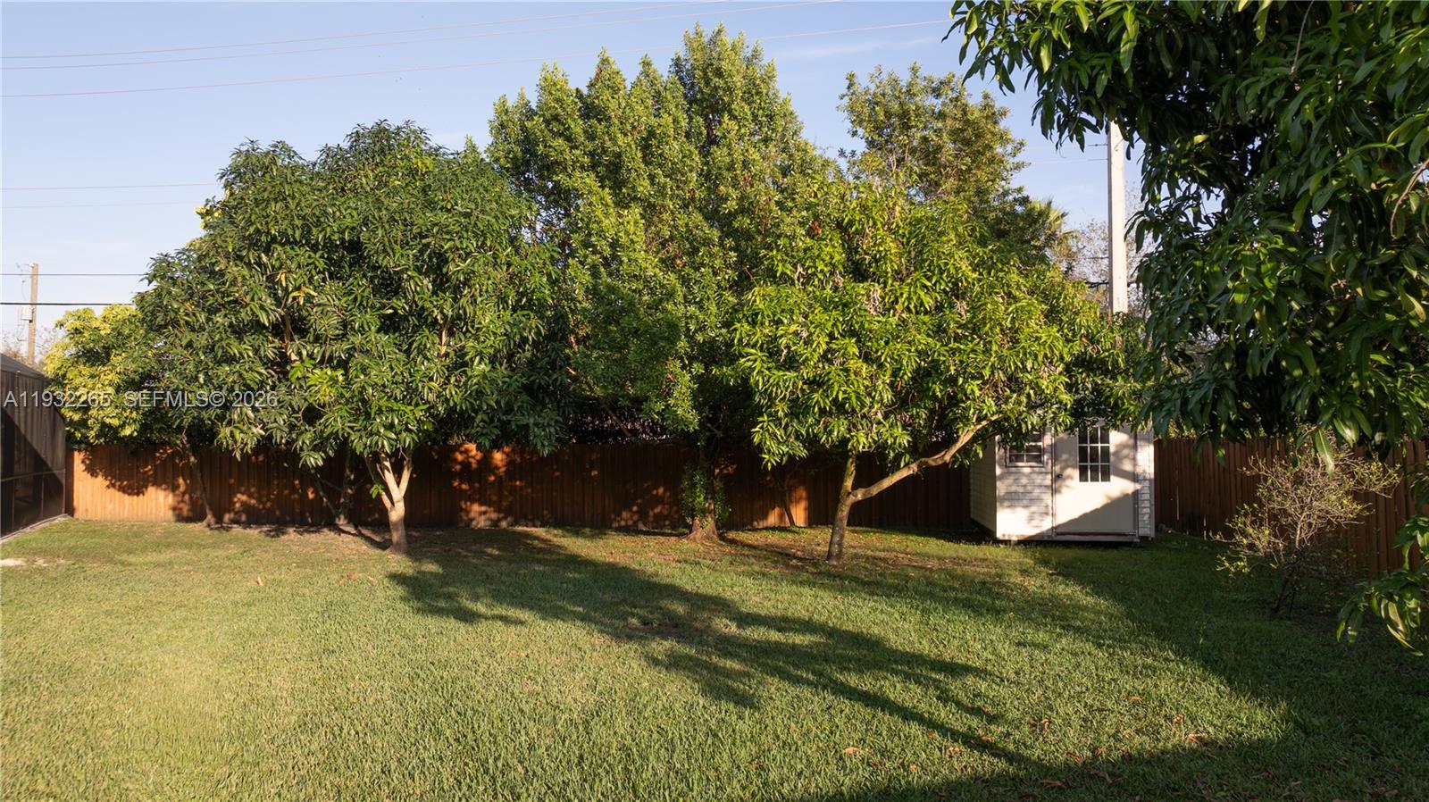 REDLAND REEF - Residential