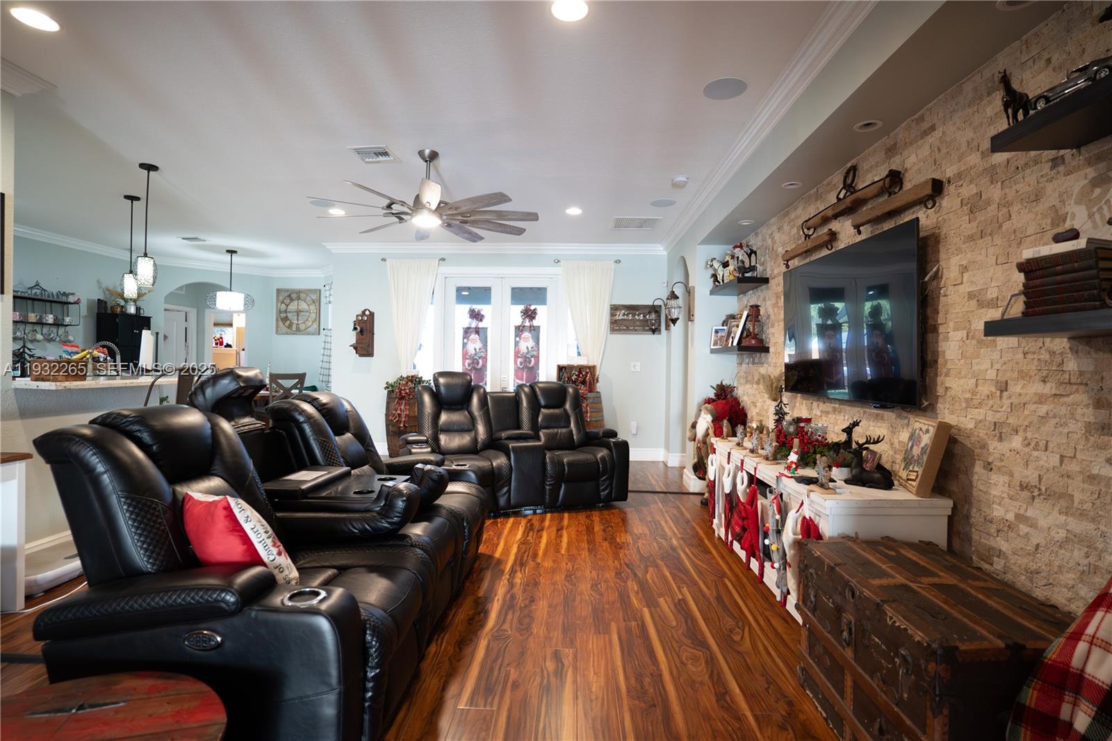 REDLAND REEF - Residential